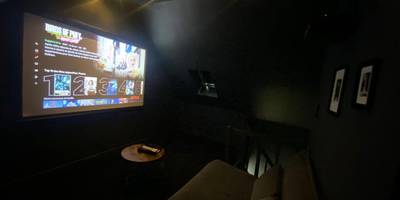Salle de cinéma privée avec grand écran - CASA DOLCE