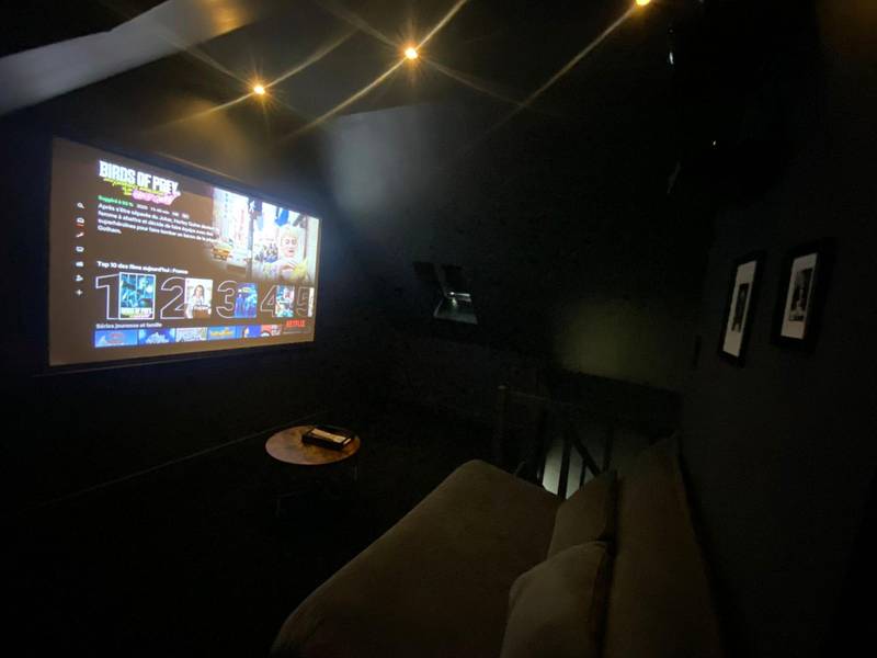 Salle de cinéma privée avec grand écran - CASA DOLCE