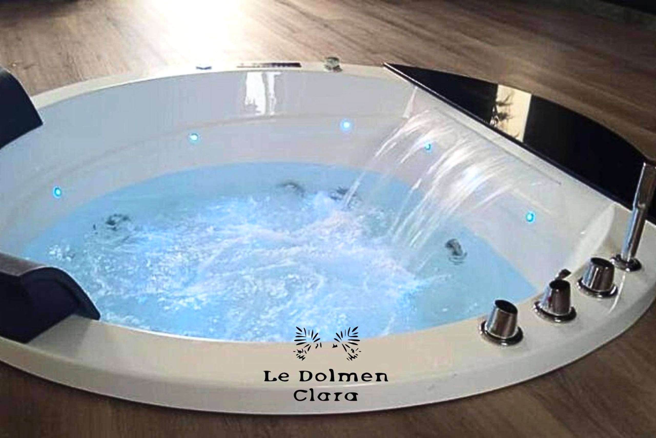 Photo du logement - La Casa du Dolmen Clara, balnéo privée, entre terre et mer - Plounévez - Lochrist