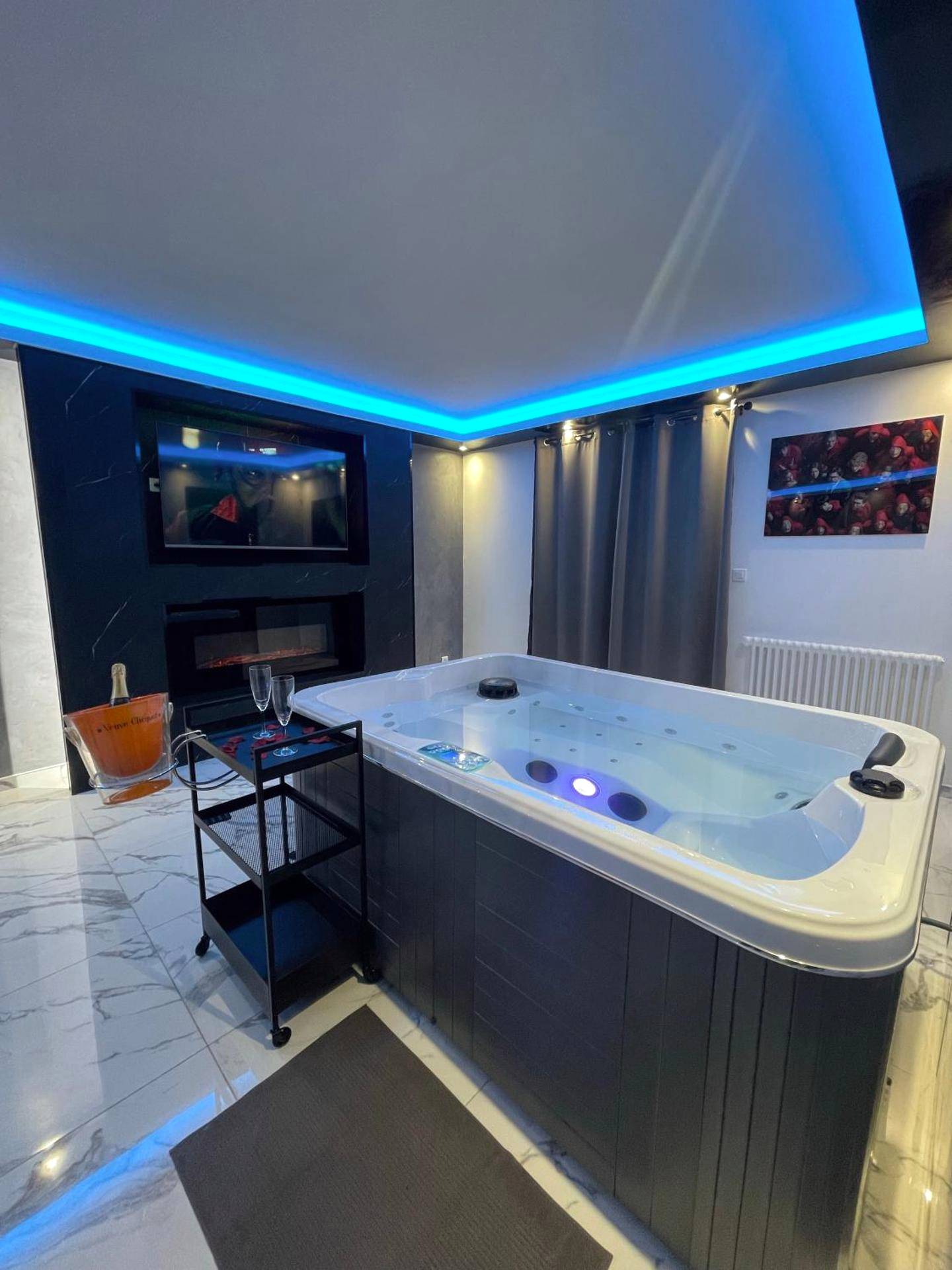 Vue principale - Love Room Melun - La Casa de Lové Suite Jacuzzi