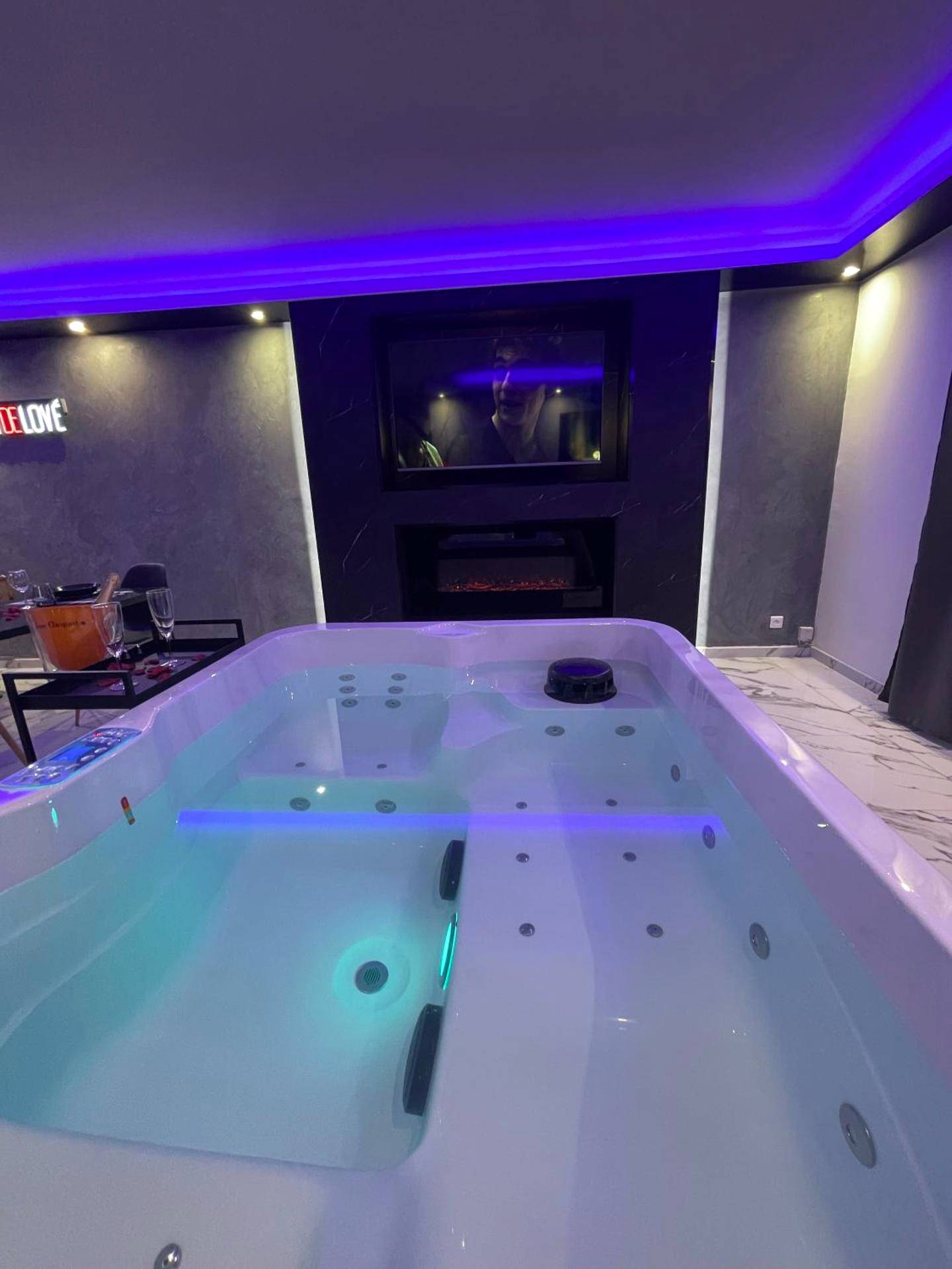 Autre vue interieure - La Casa de Lové Suite Jacuzzi - Melun