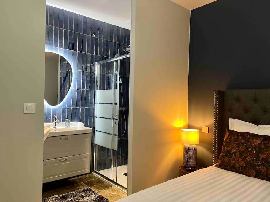 Chambre avec vue sur salle d'eau moderne - Maison balnéo centre - ville @casaberruyere