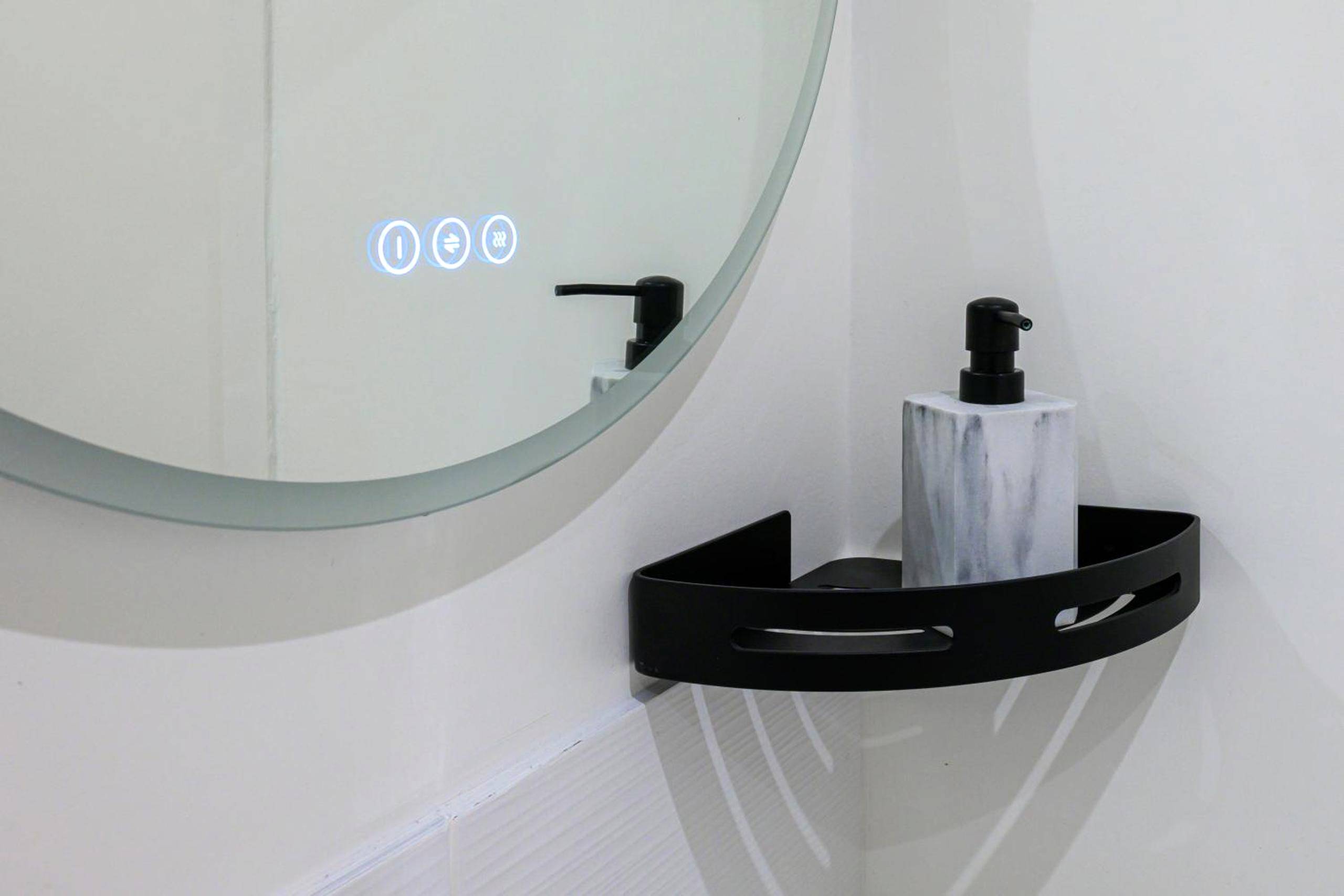 Photo du logement - Cinéma & Jacuzzi aux Étoiles - CasaBianca Suite - Saint - Étienne