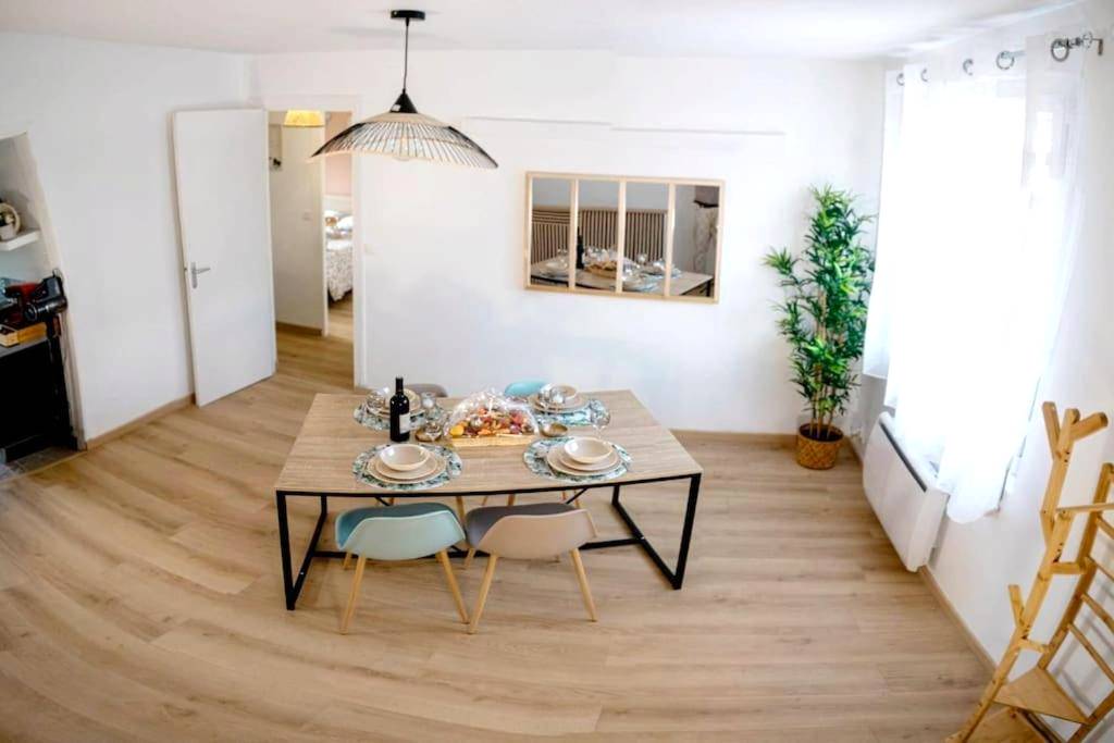 Salle à manger avec table dressée - Casa Relax spa