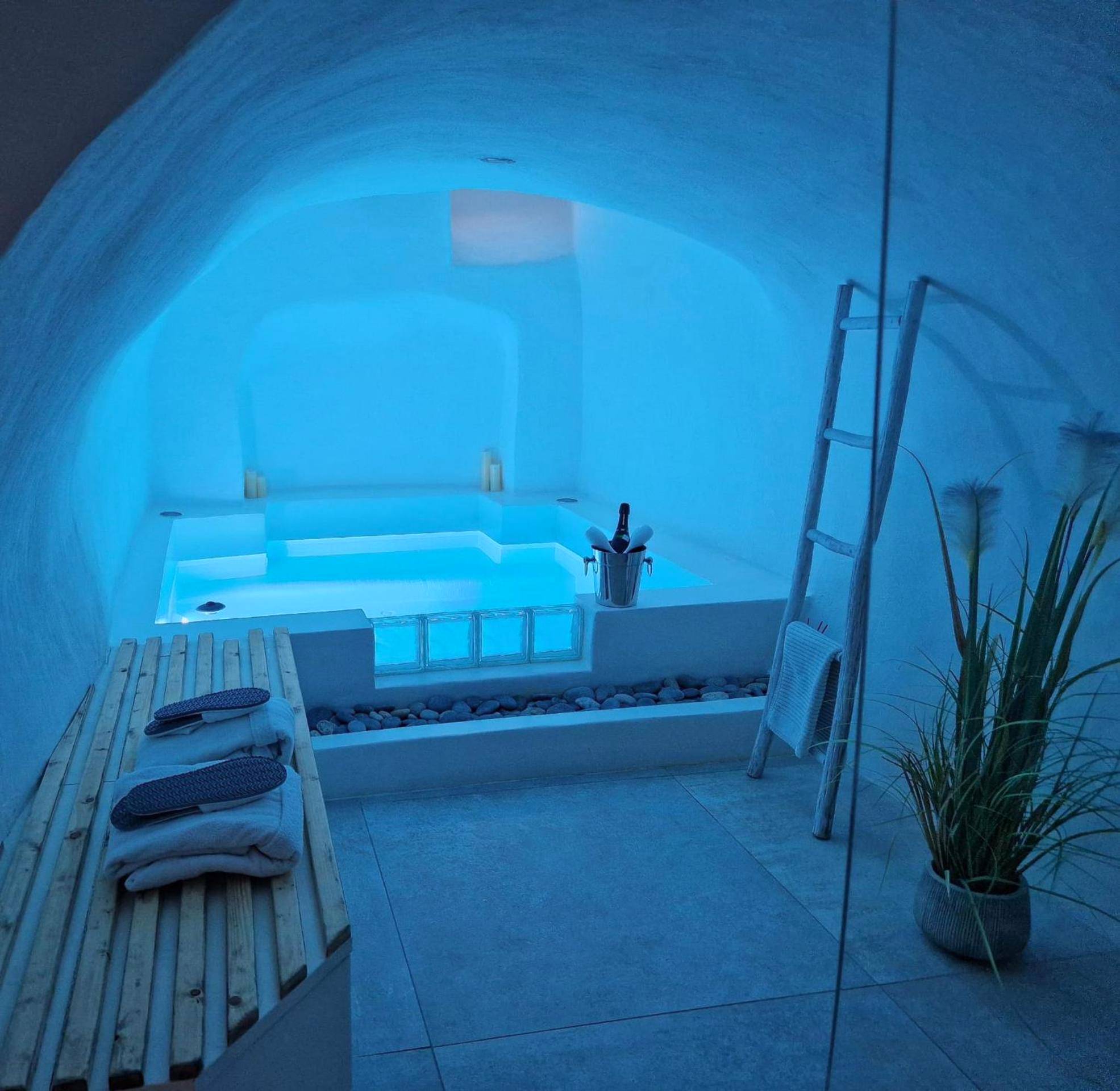 Espace bien - être voûté et jacuzzi éclairé - Loveroom La Cesarine Jacuzzi privé