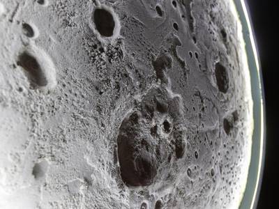 Décoration murale lune en relief rétroéclairée - Love Room Saint - Étienne - CEVA Suite Moonlight - Jacuzzi & Cinéma...