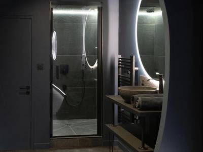 Salle d'eau moderne avec vasque en pierre - CEVA Suite Moonlight - Jacuzzi & Cinéma Centre ville