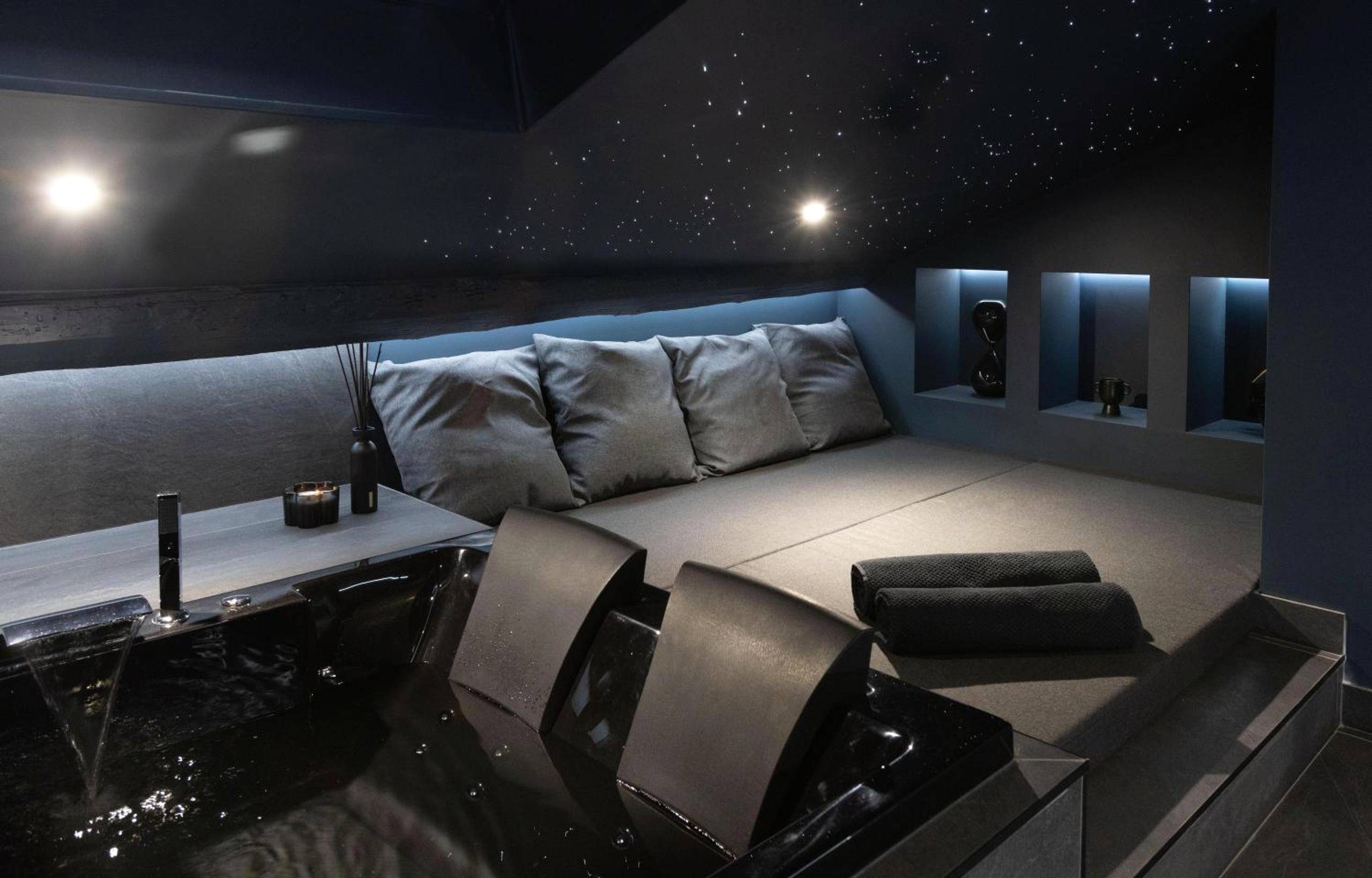 Photo du logement - CEVA Suite Moonlight - Jacuzzi & Cinéma Centre ville - Saint - Étienne