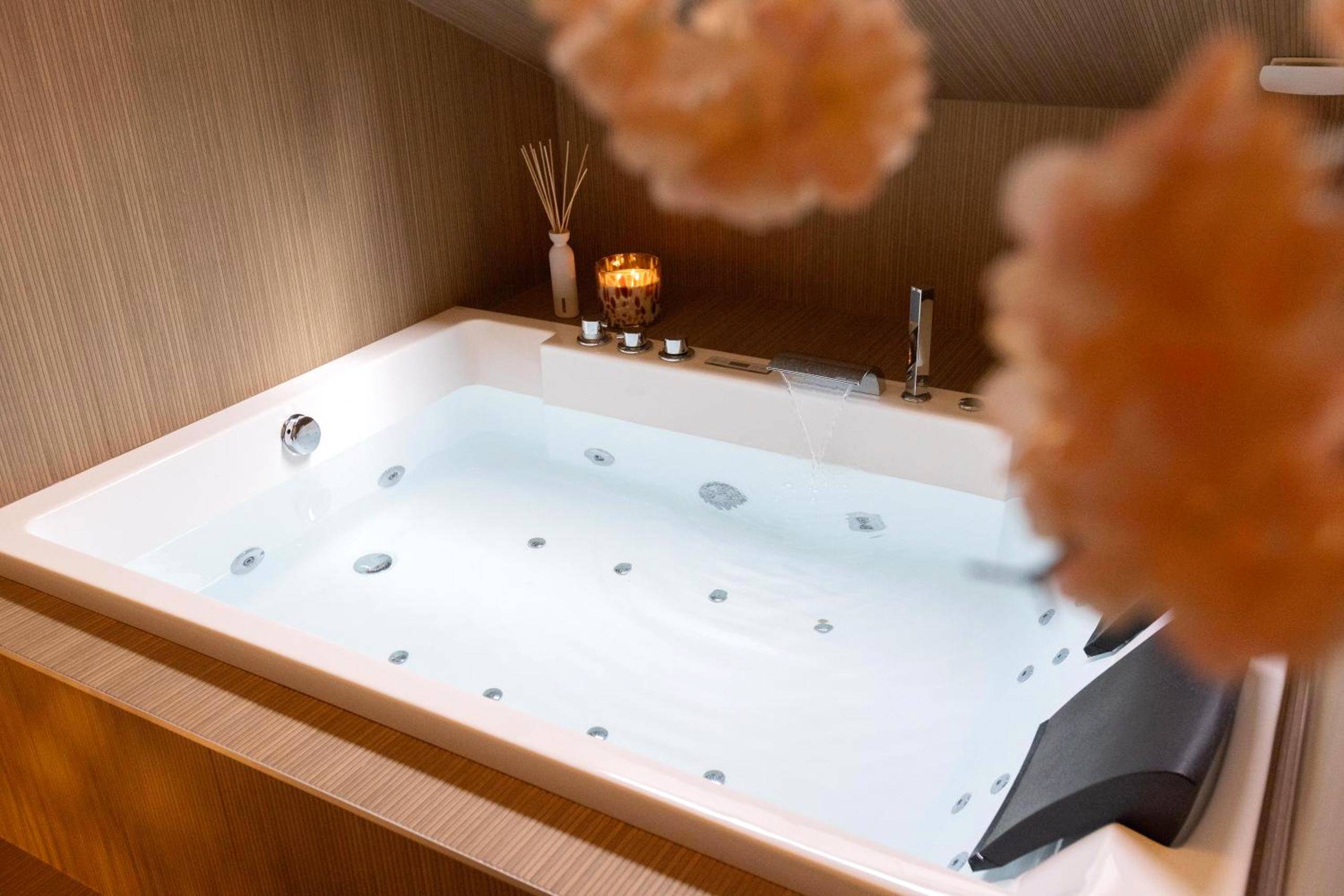 Photo du logement - CEVA Suite Sakura - Jacuzzi & Cinéma Centre ville - Saint - Étienne