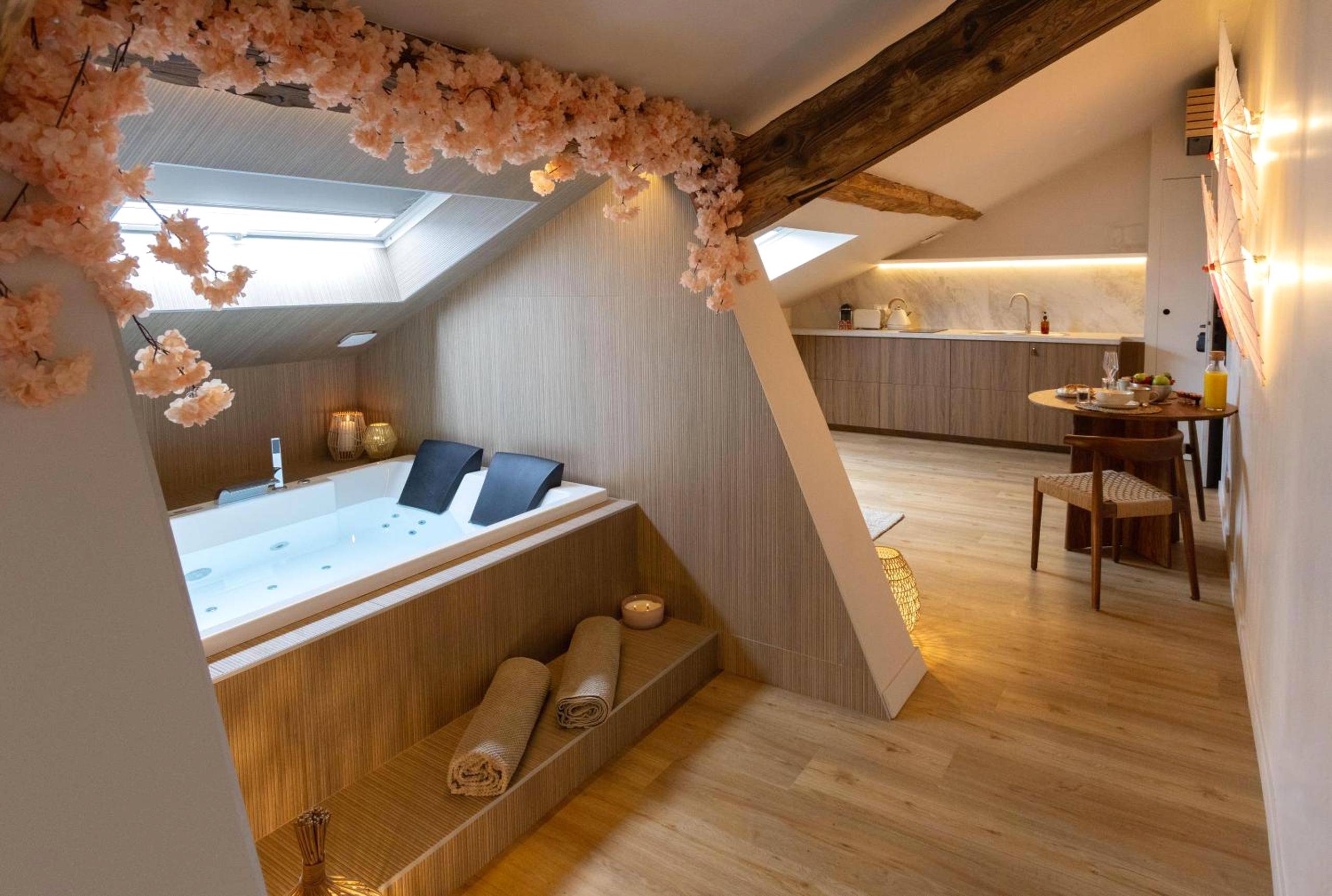 Espace bien - être avec jacuzzi et cuisine - CEVA Suite Sakura - Jacuzzi & Cinéma Centre ville
