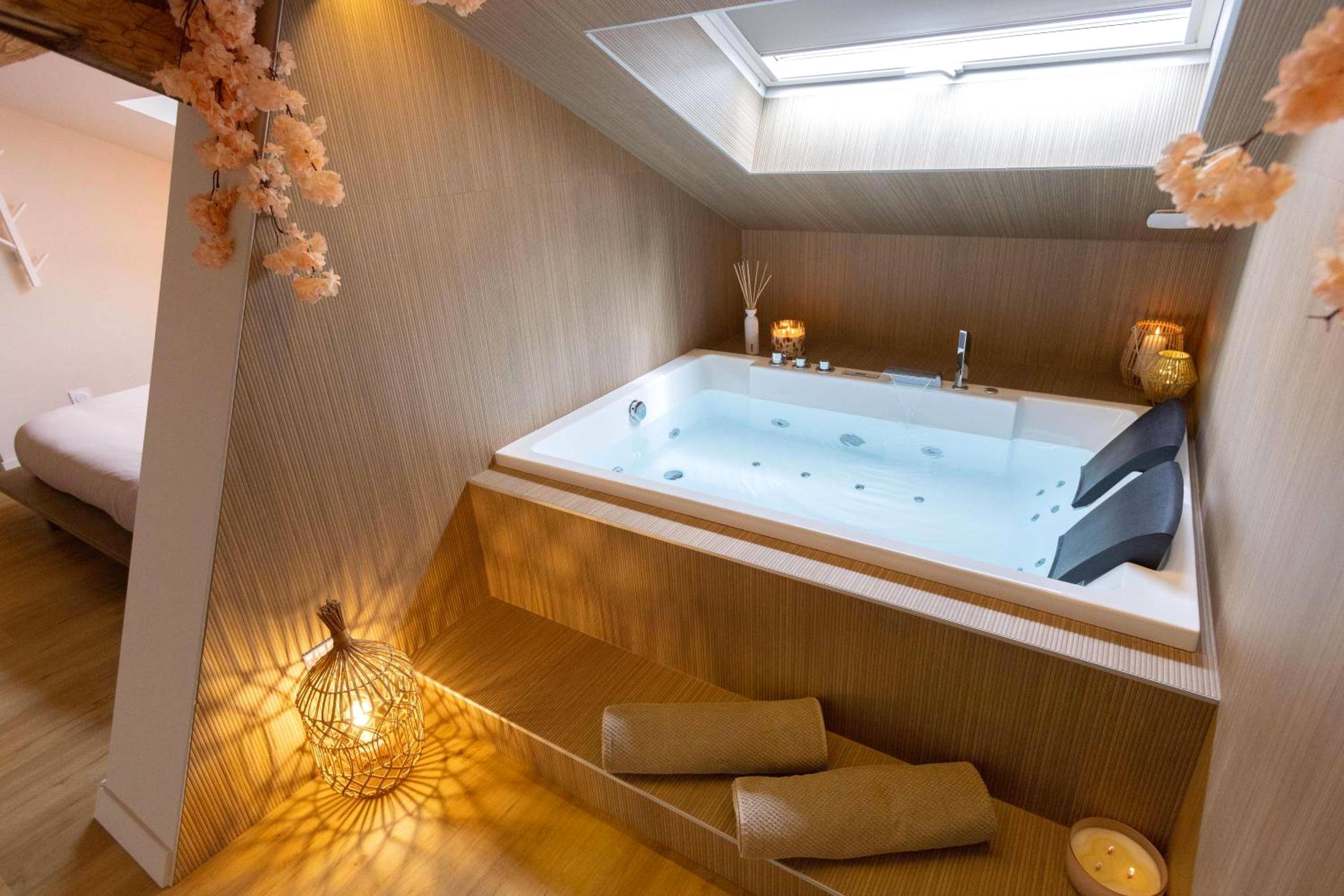 Photo du logement - CEVA Suite Sakura - Jacuzzi & Cinéma Centre ville