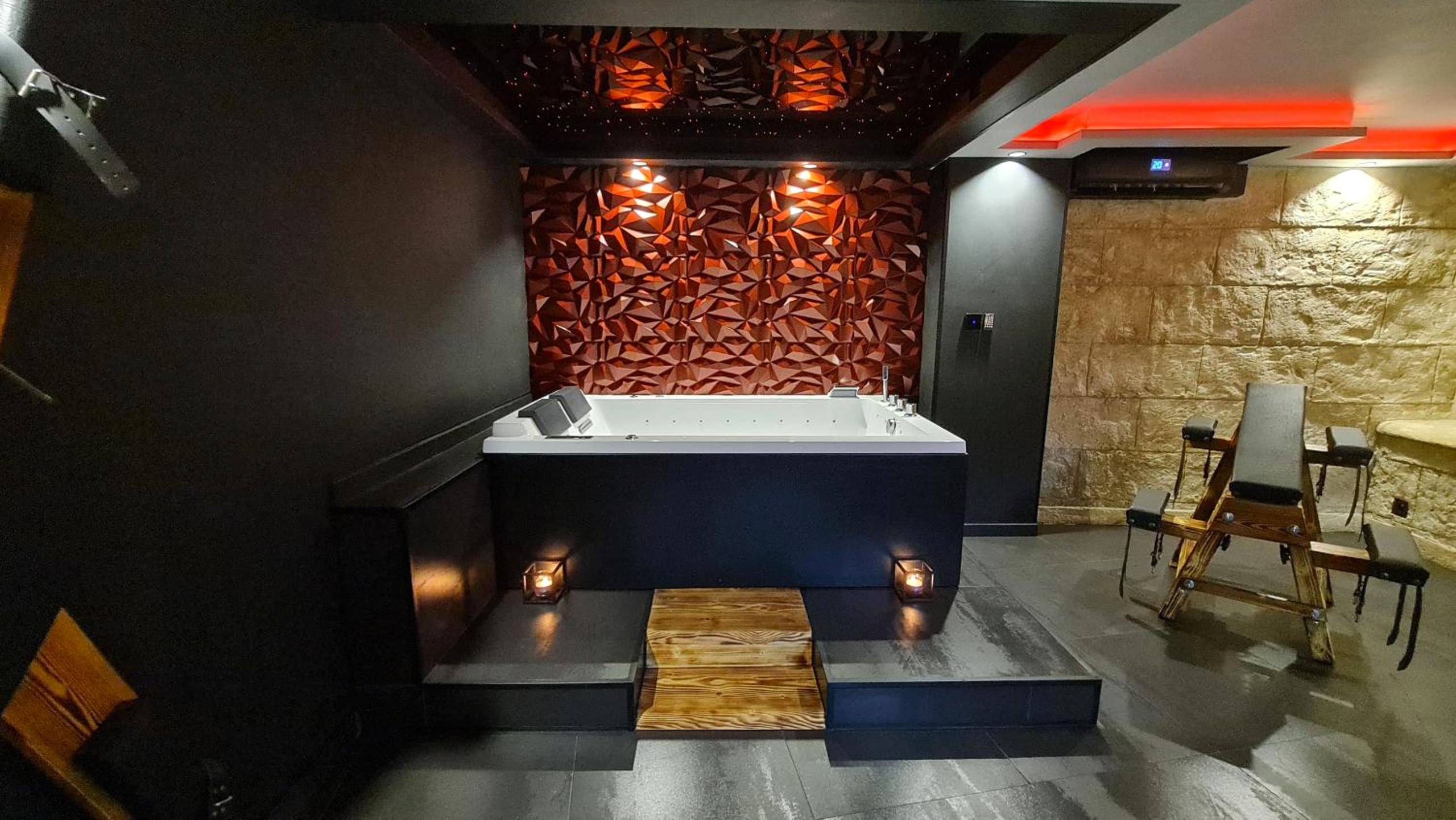 Photo du logement - LOVEROOM "Des Chaines Les Passions" - Bargemon