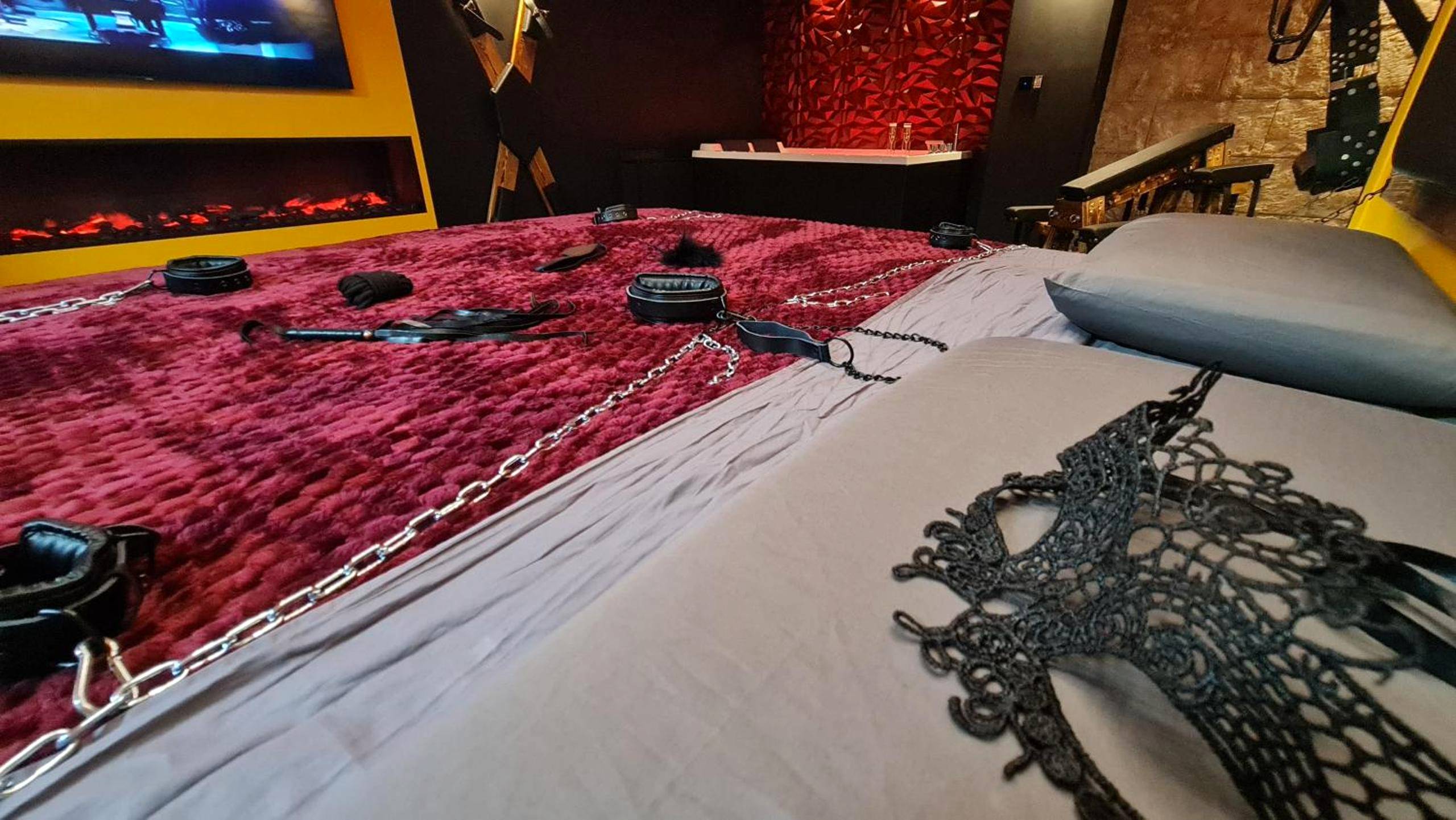 Photo du logement - LOVEROOM "Des Chaines Les Passions"