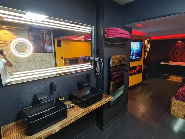Double vasque noire et miroir lumineux - LOVEROOM "Des Chaines Les Passions"