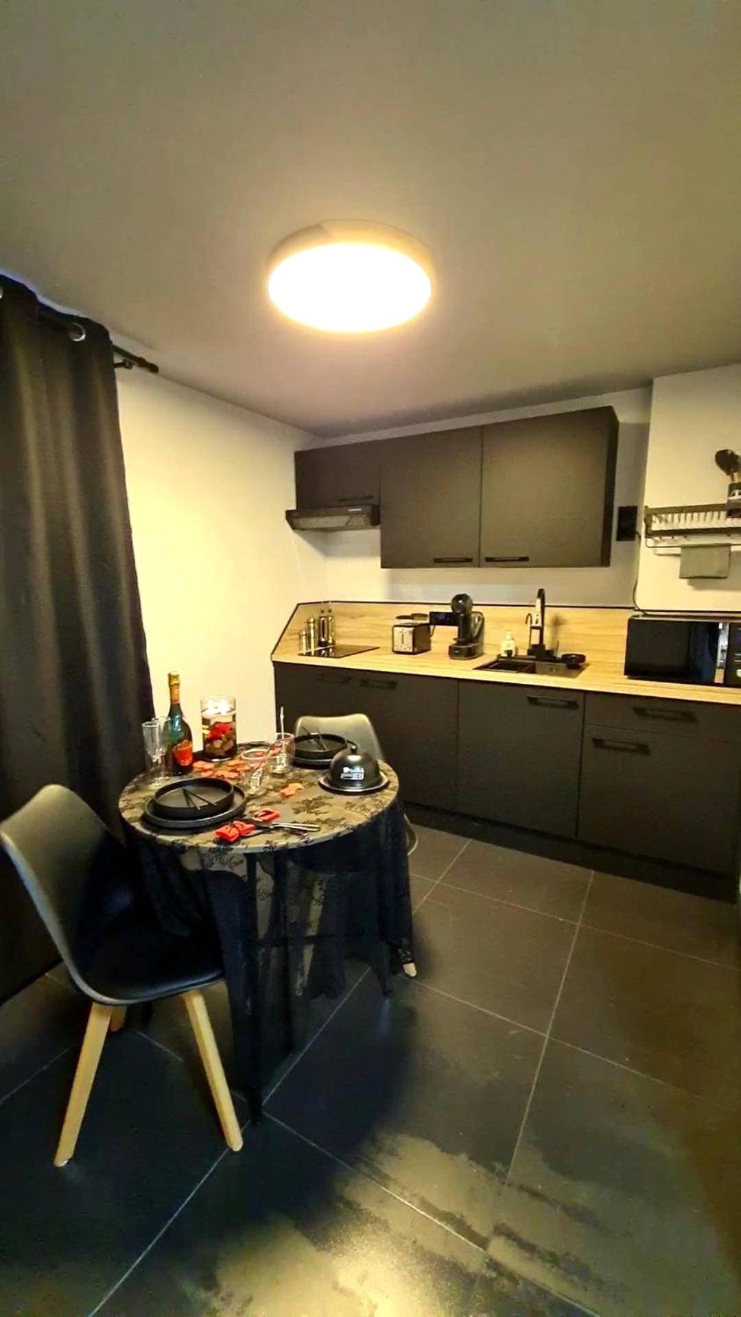 Photo du logement - LOVEROOM "Des Chaines Les Passions"