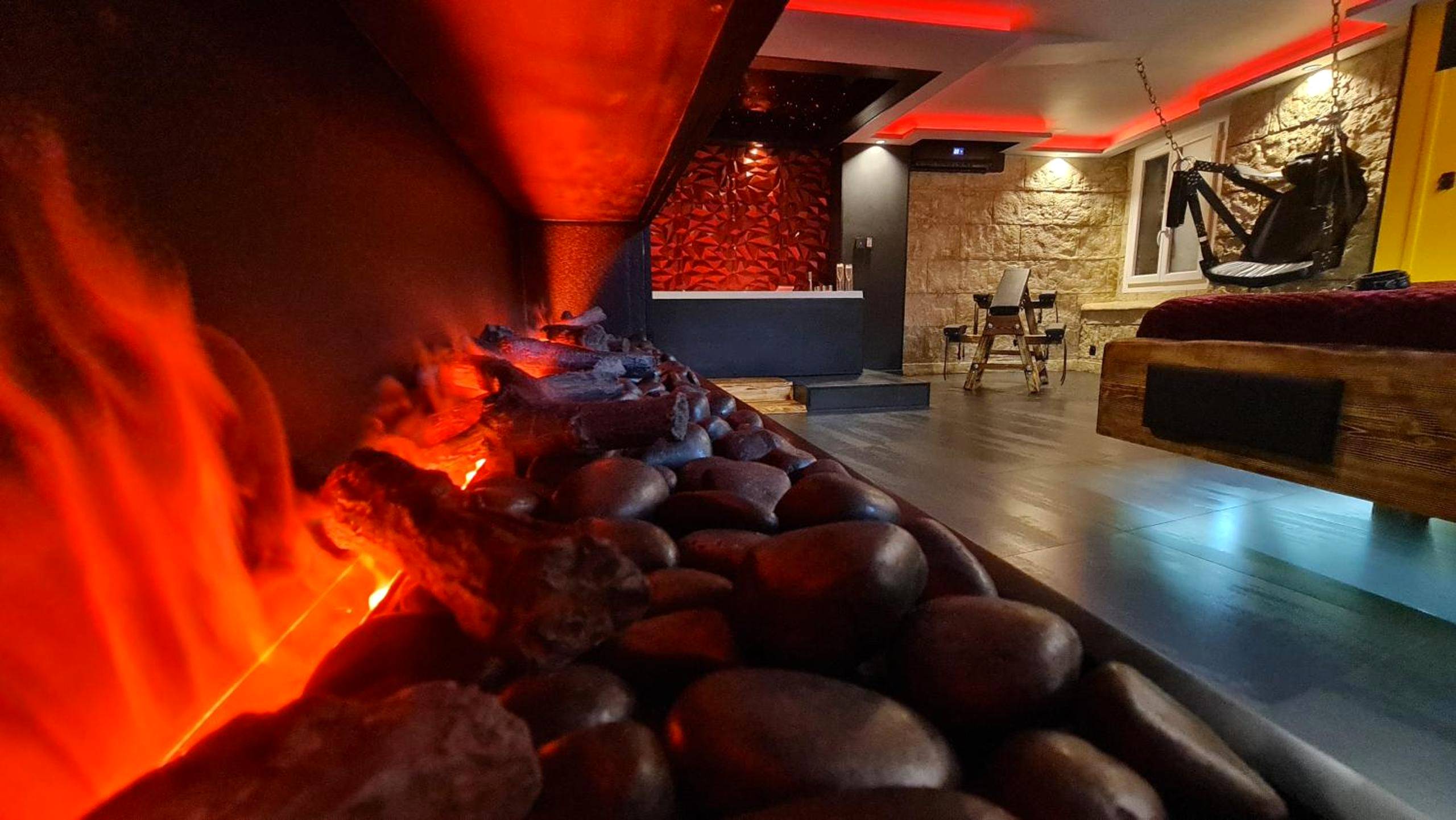 Photo du logement - LOVEROOM "Des Chaines Les Passions"