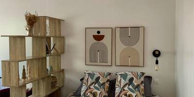 Lit double avec parure à motifs feuillage - Chalet bain nordique - Calm & relax - Wifi - Netflix - AppleTV - Canal