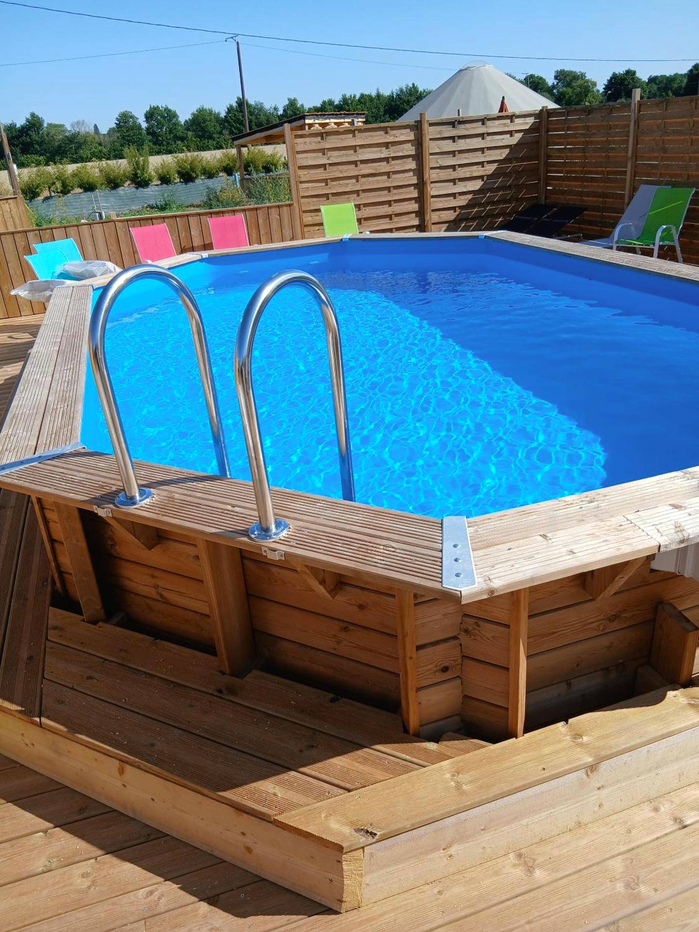 Piscine hors - sol en bois sur terrasse - CHALET CARAIBES SPA Privatif