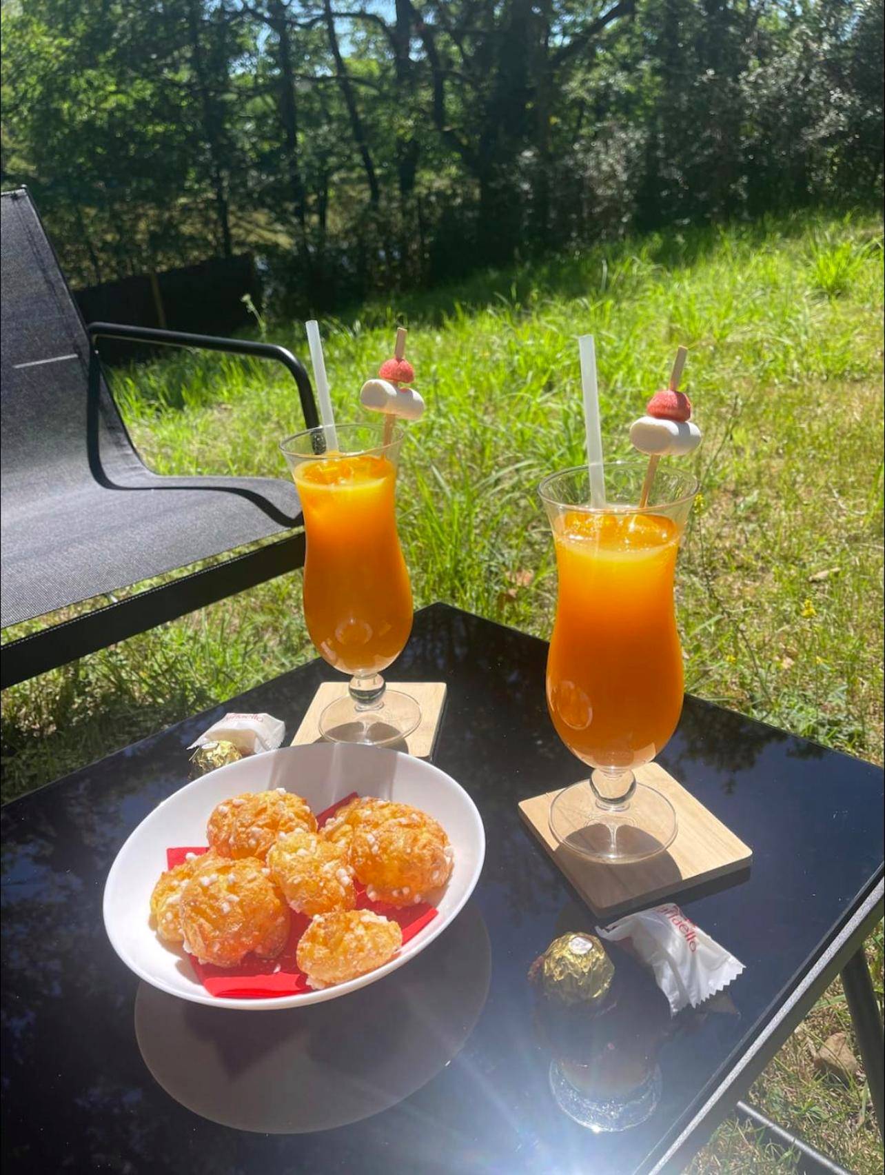 Cocktails et chouquettes servis en extérieur - Charmant chalet cocooning avec Jacuzzi