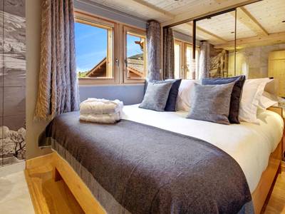 Chambre avec lit double et vue montagne - Love Room La Clusaz - Chalet Inarpa - Appartements et Suites
