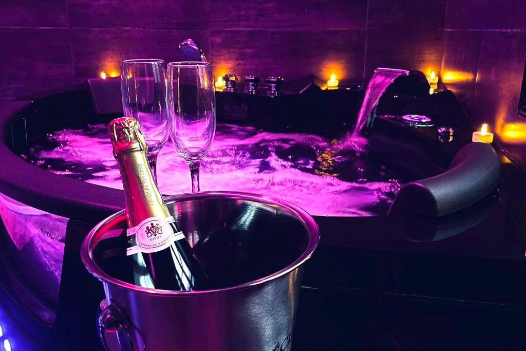 Photo du logement - Love Room Le Chalet / Jacuzzi / Sauna