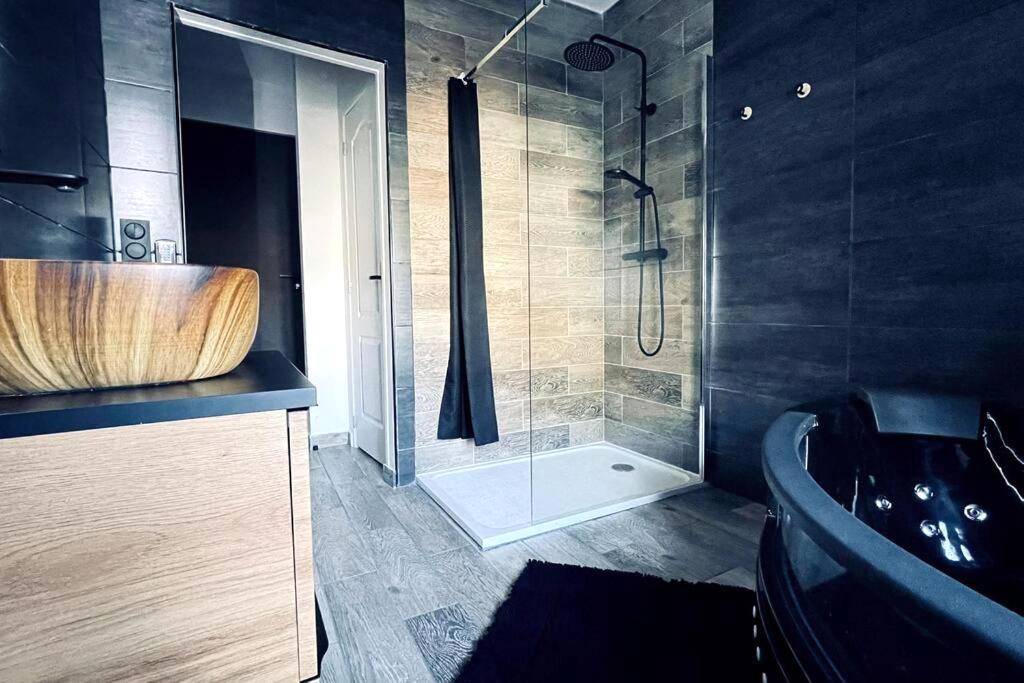 Photo du logement - Love Room Le Chalet / Jacuzzi / Sauna - Château - Landon