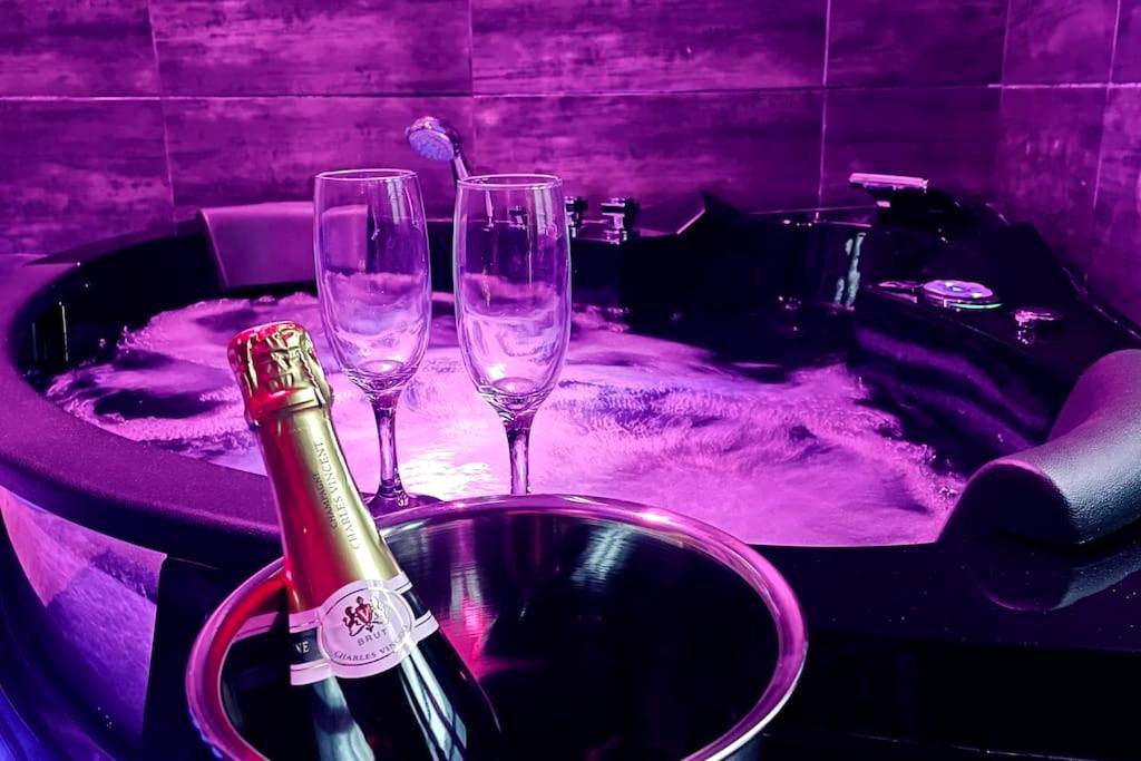 Photo du logement - Love Room Le Chalet / Jacuzzi / Sauna