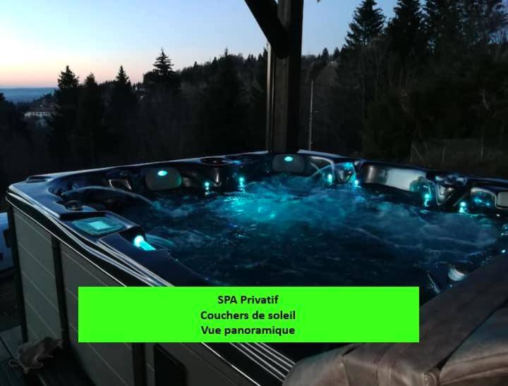 Jacuzzi extérieur éclairé avec vue panoramique - Love Room Belfahy - Chalet neuf avec jacuzzi privé, vue imprenable sur...