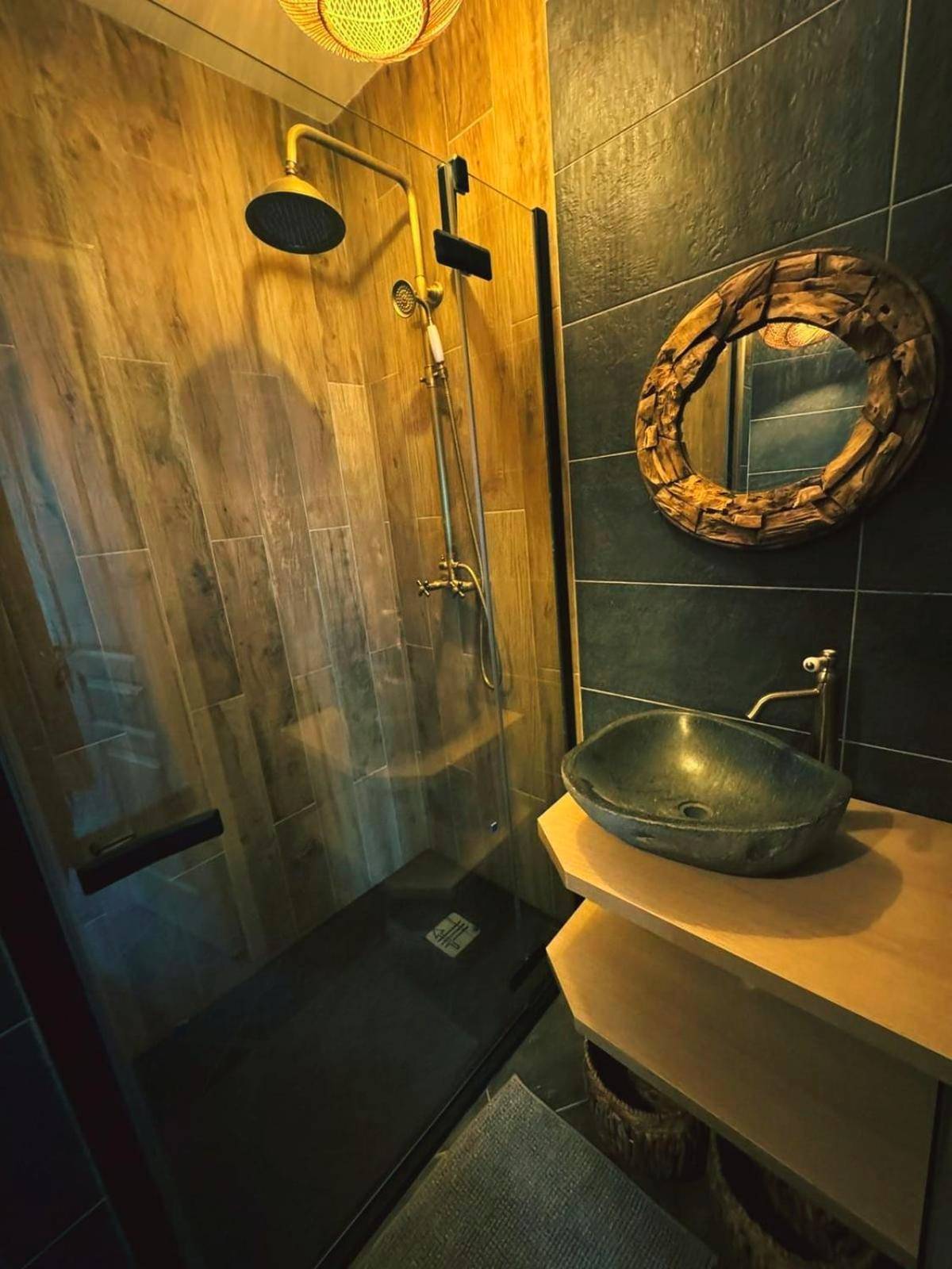 Photo du logement - Le chalet romantique, SPA, Écran cinéma, Lit king size, day use, 10 min centre