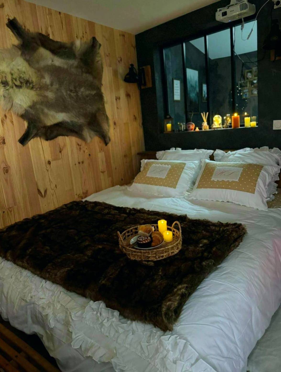 Photo du logement - Le chalet romantique, SPA, Écran cinéma, Lit king size, day use, 10 min centre - Amiens