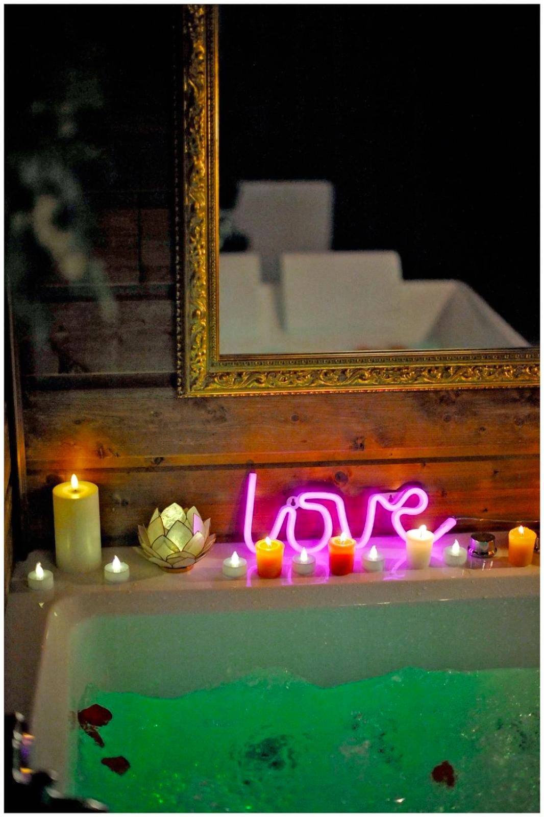 Photo du logement - Le Chalet romantique, SPA XXL, Écran cinéma, Lit king size, cascade d'eau