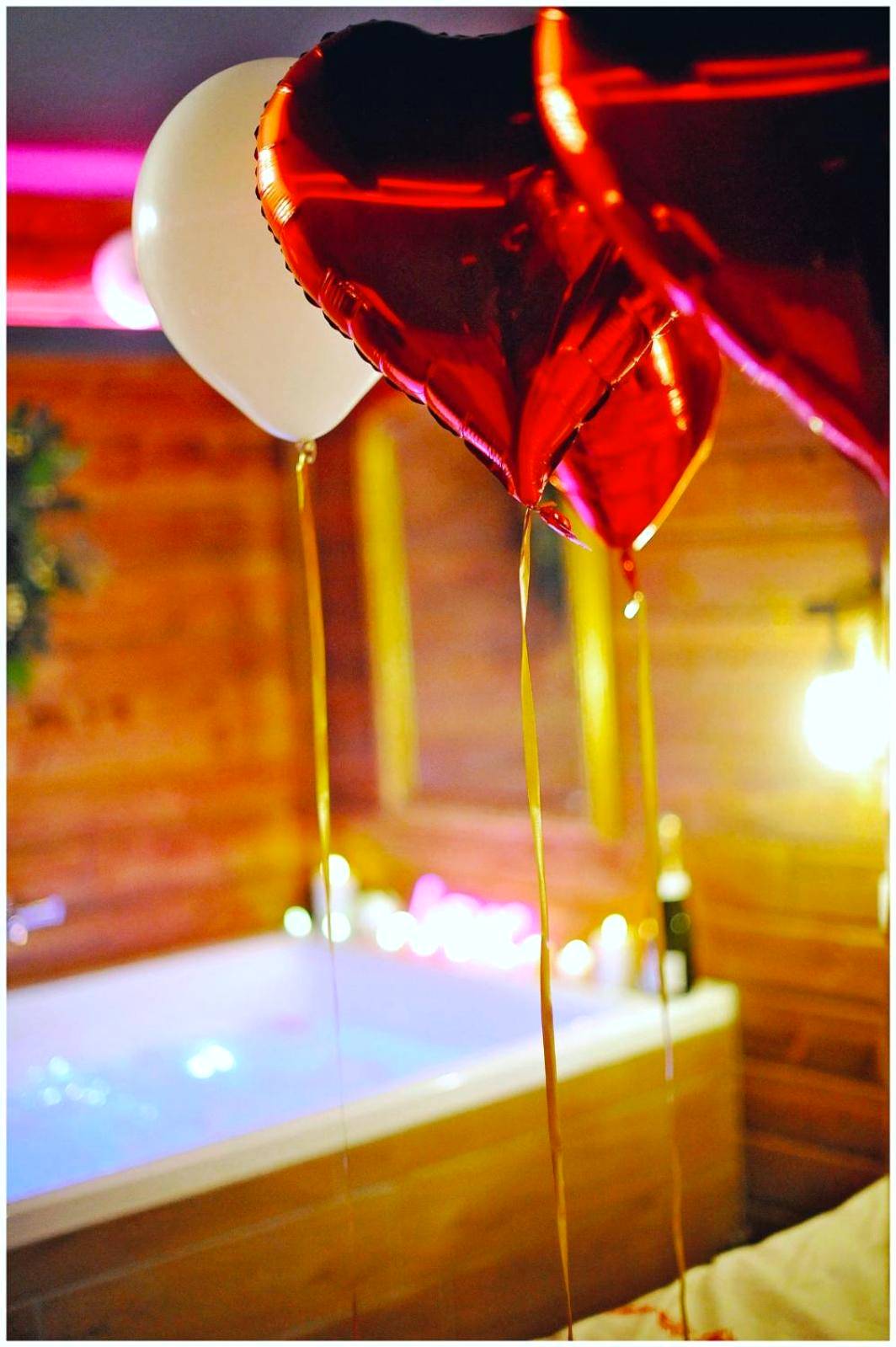 Photo du logement - Le Chalet romantique, SPA XXL, Écran cinéma, Lit king size, cascade d'eau - Bourgoin - Jallieu