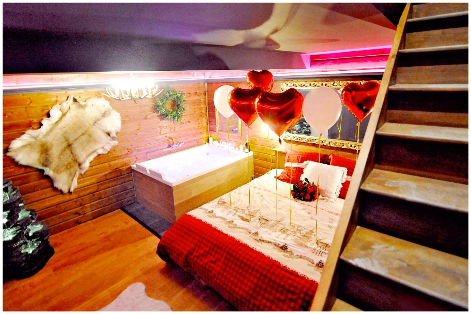 Photo du logement - Le Chalet romantique, SPA XXL, Écran cinéma, Lit king size, cascade d'eau