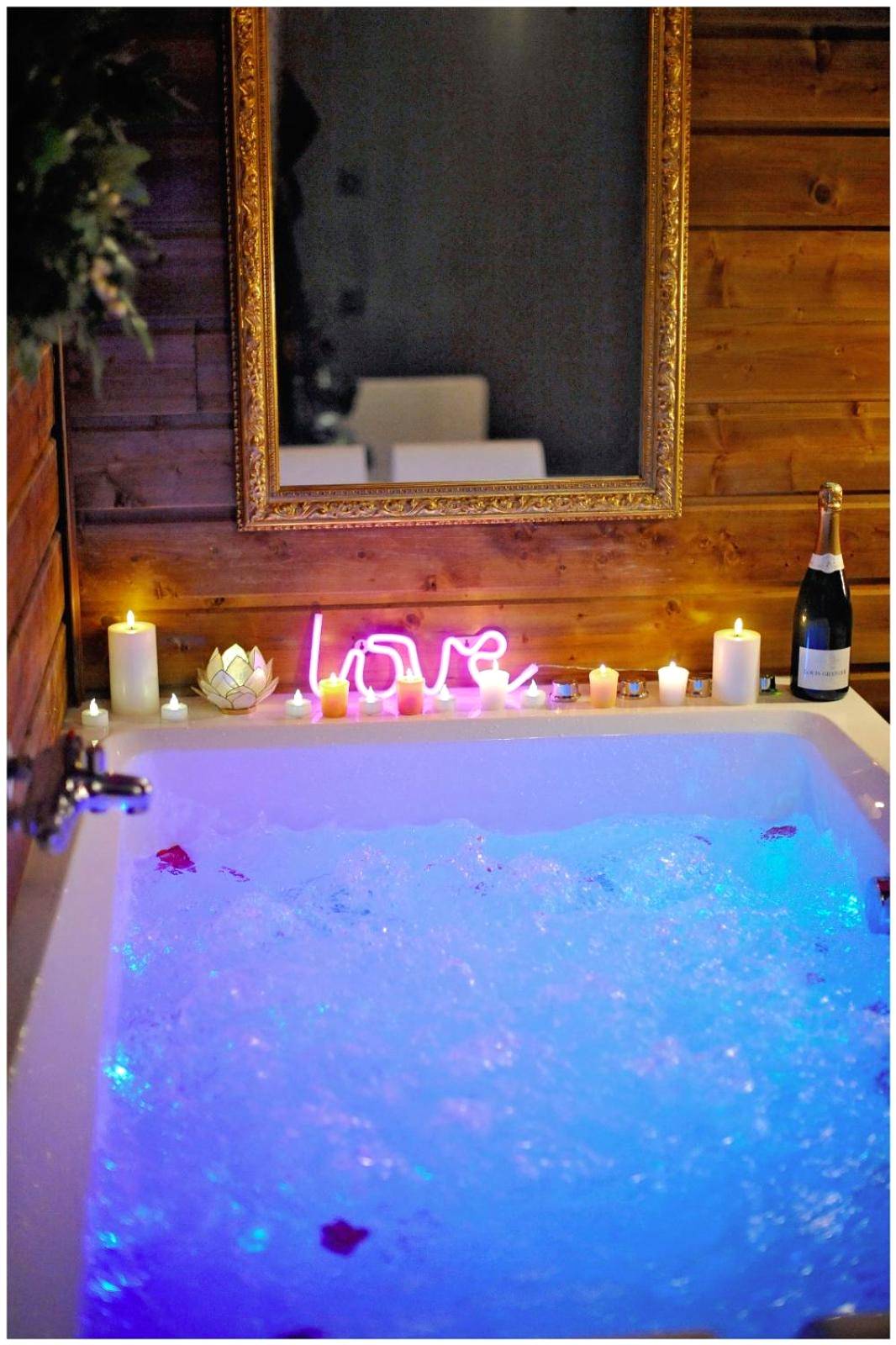 Photo du logement - Le Chalet romantique, SPA XXL, Écran cinéma, Lit king size, cascade d'eau