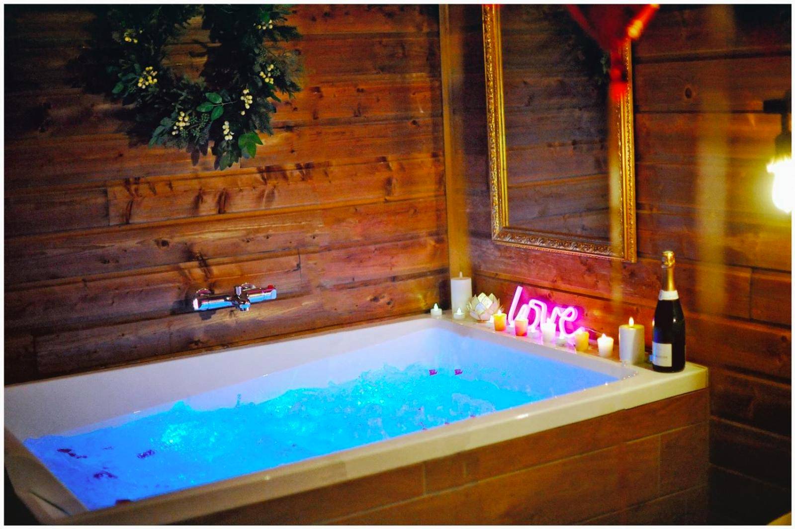 Photo du logement - Le Chalet romantique, SPA XXL, Écran cinéma, Lit king size, cascade d'eau