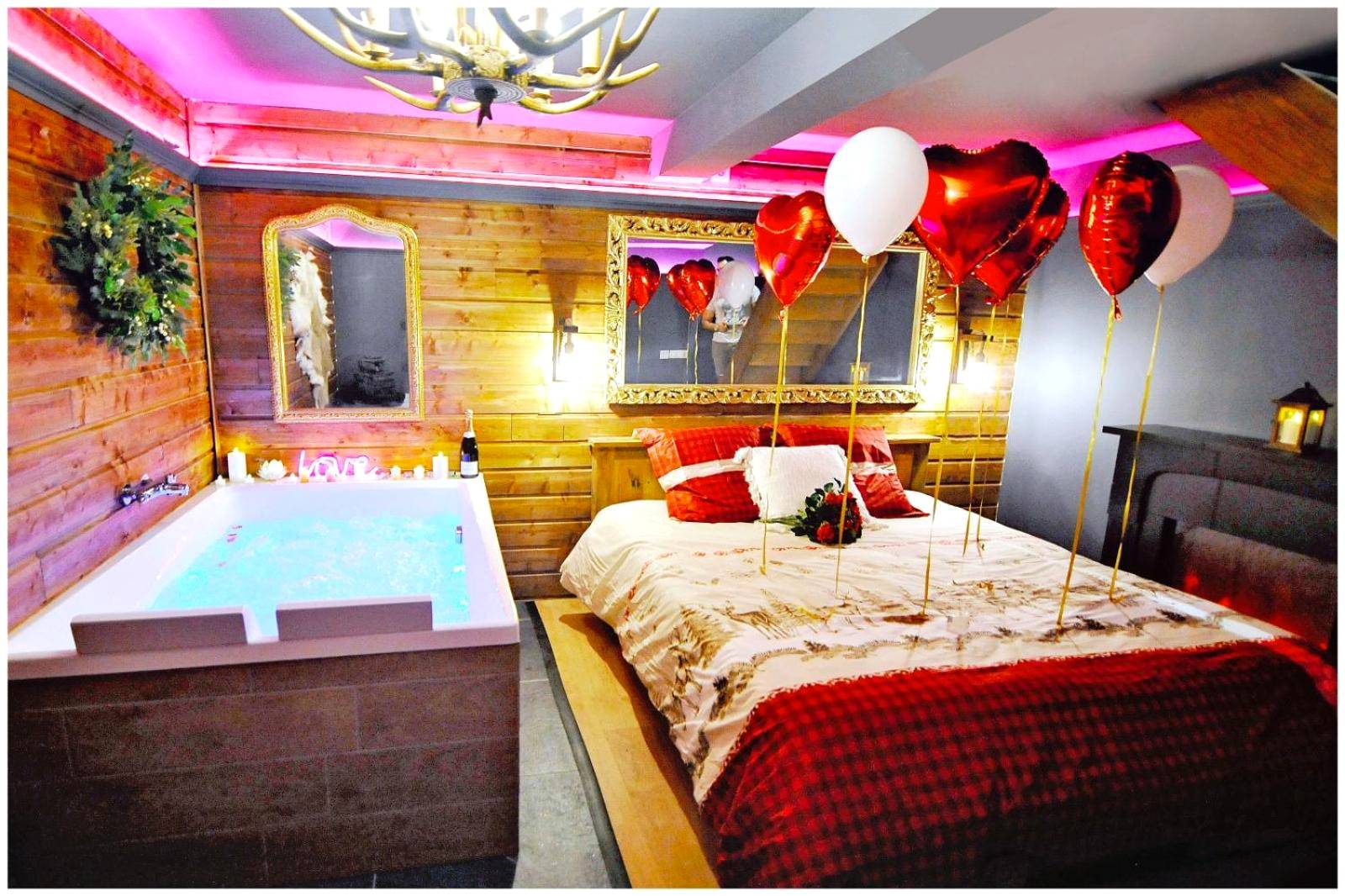 Photo du logement - Le Chalet romantique, SPA XXL, Écran cinéma, Lit king size, cascade d'eau