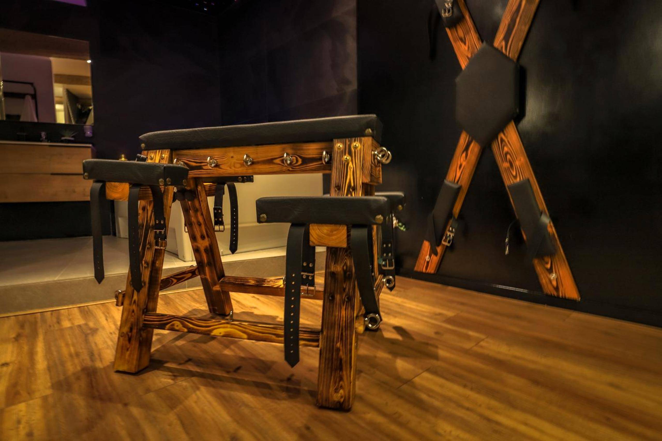 Photo du logement - La loveroom bdsm grassoise "La chambre des désirs" - Grasse