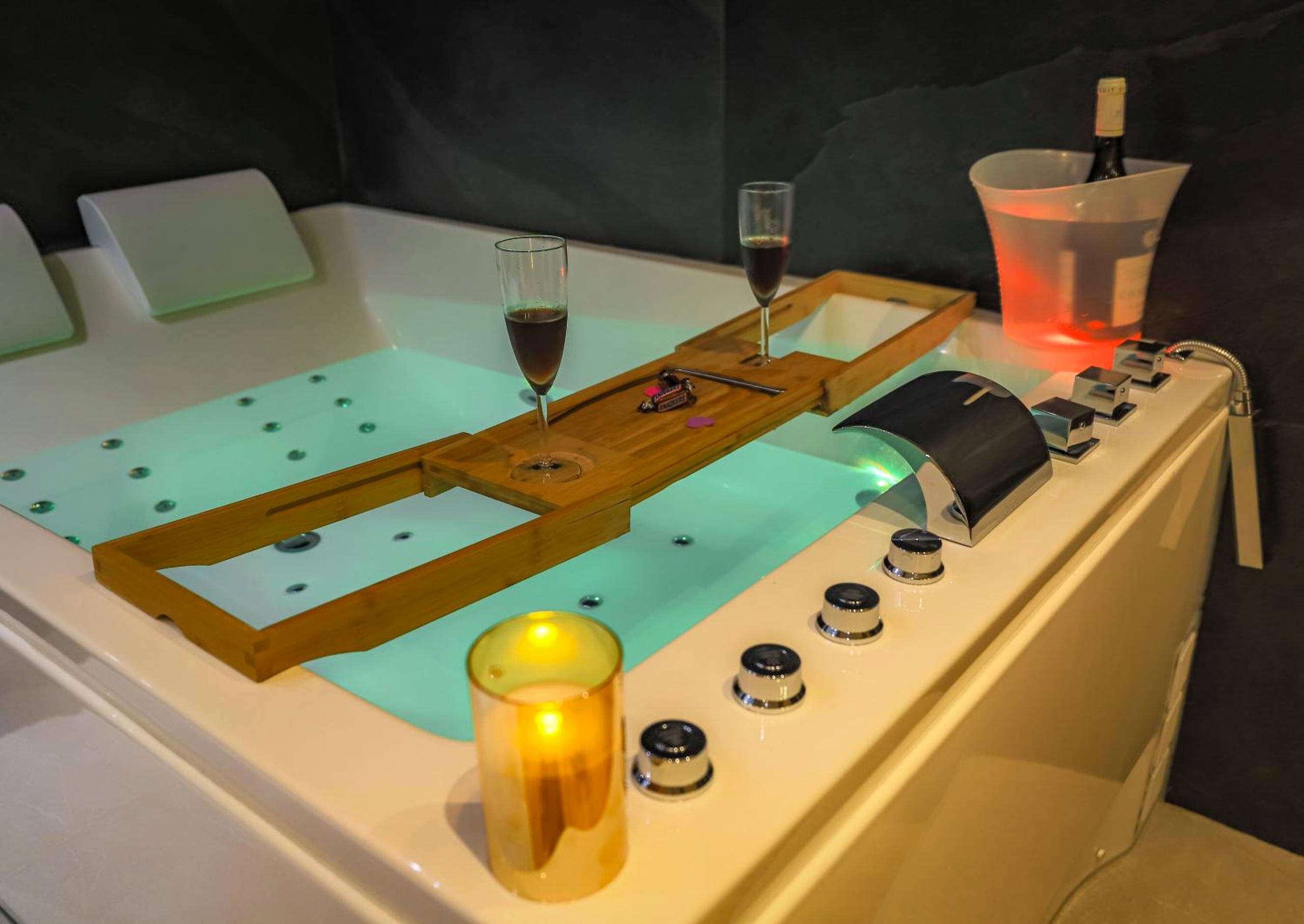 Photo du logement - La loveroom bdsm grassoise "La chambre des désirs" - Grasse