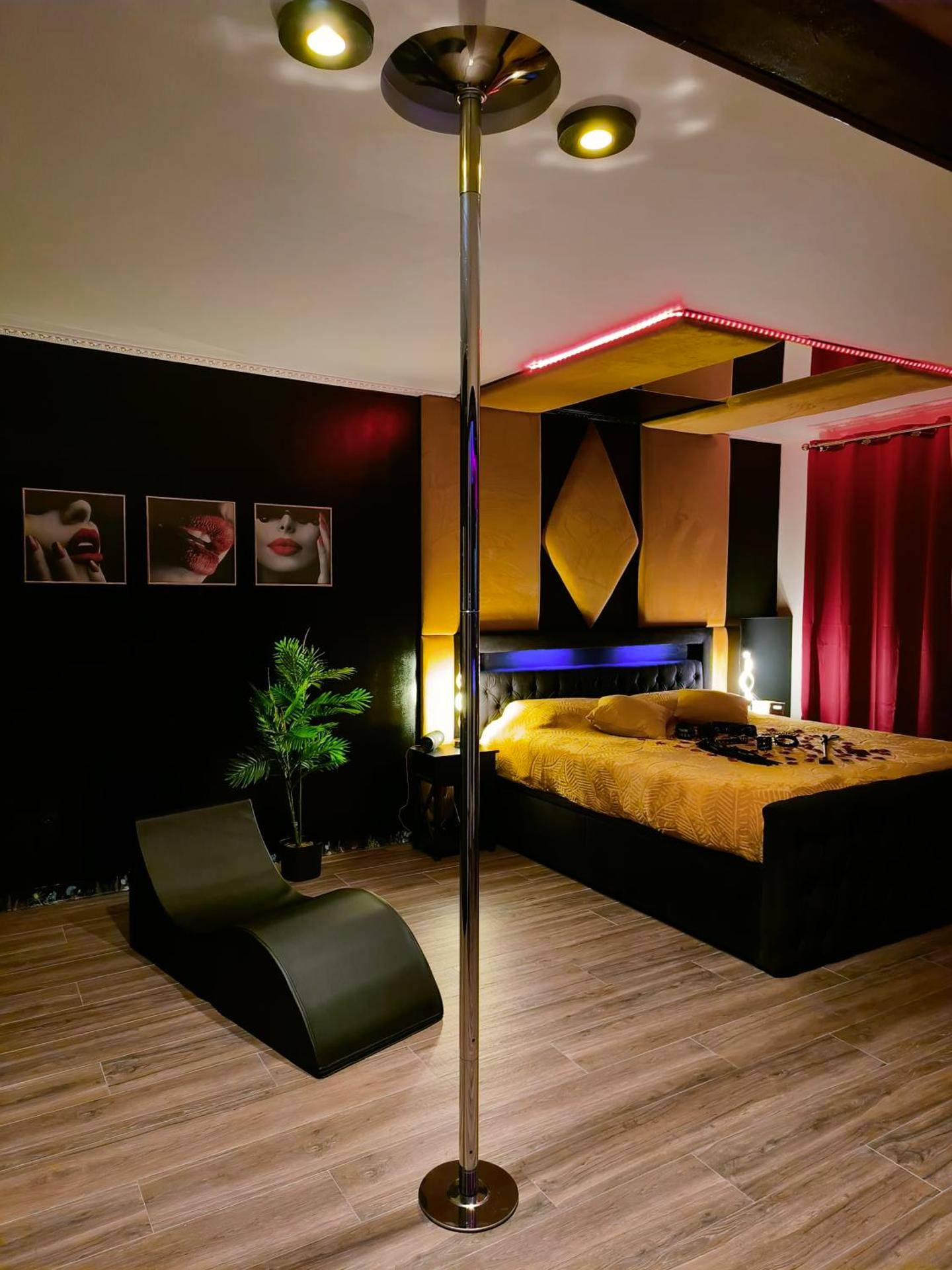Photo du logement - La loveroom bdsm de Nice " la chambre luxe des désirs " - Nice
