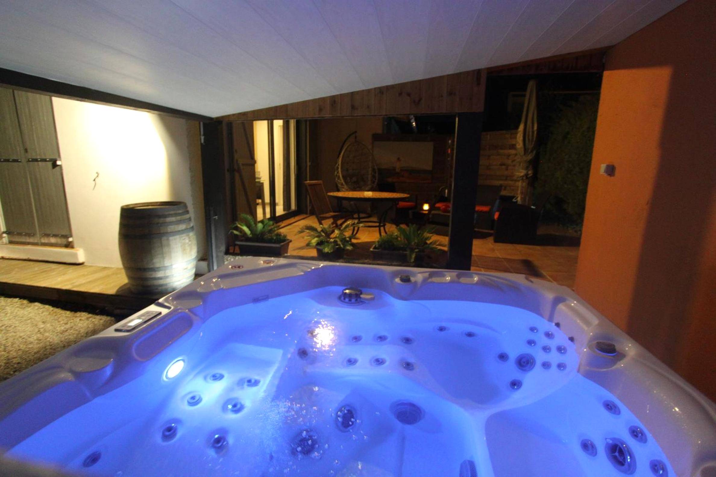 Vue du logement - Love Room Marseillan - La chambre des Onglous