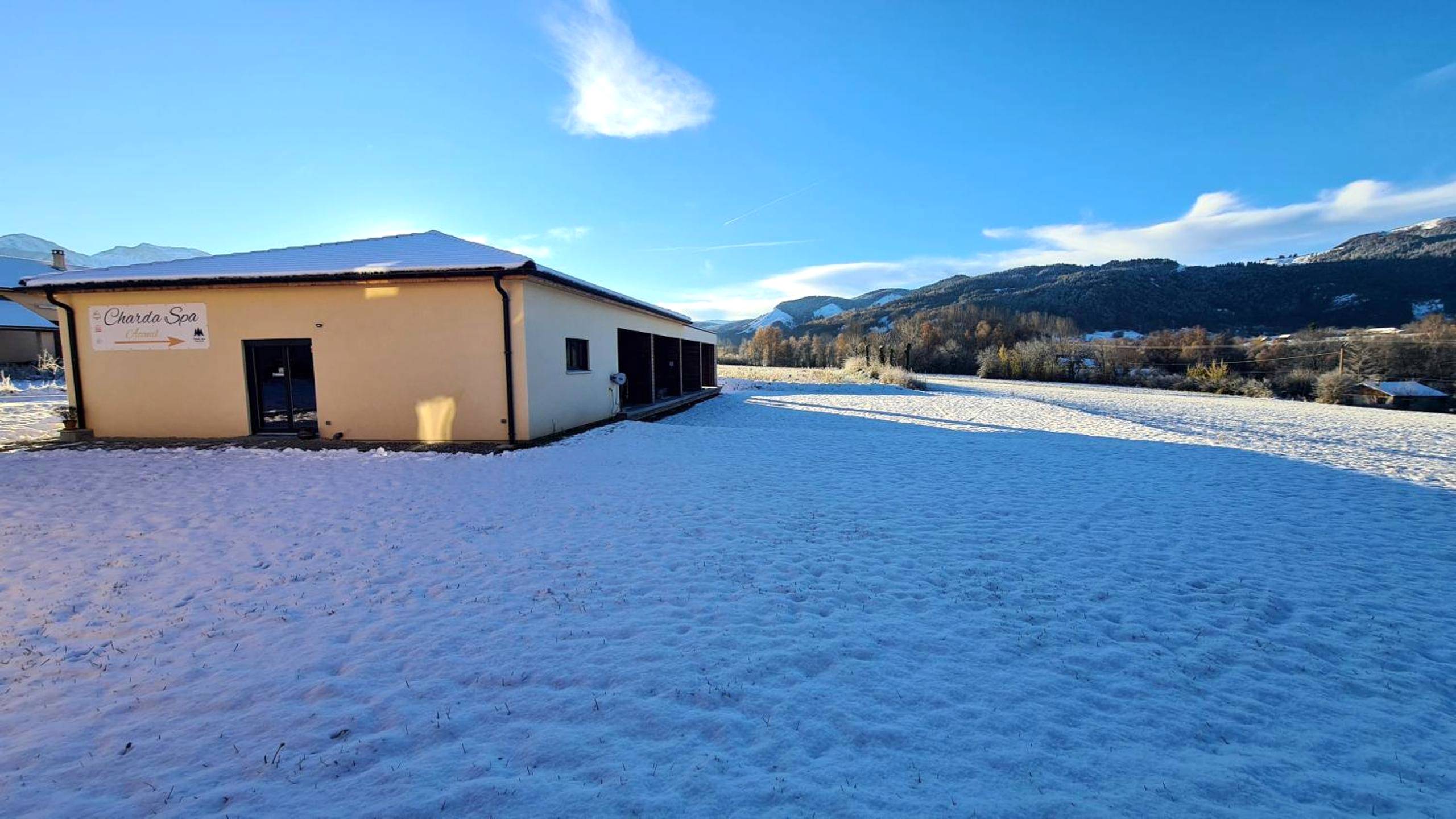 Vue extérieure du logement sous la neige - Charda Spa
