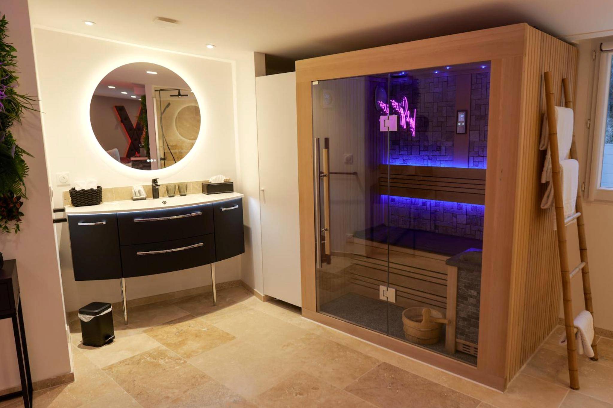Autre vue interieure - Loveroom de charme avec jacuzzi et sauna - La Penne - sur - Huveaune