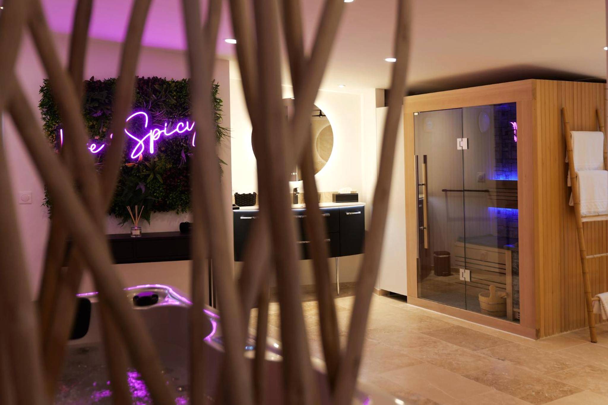 Photo du logement - Loveroom de charme avec jacuzzi et sauna