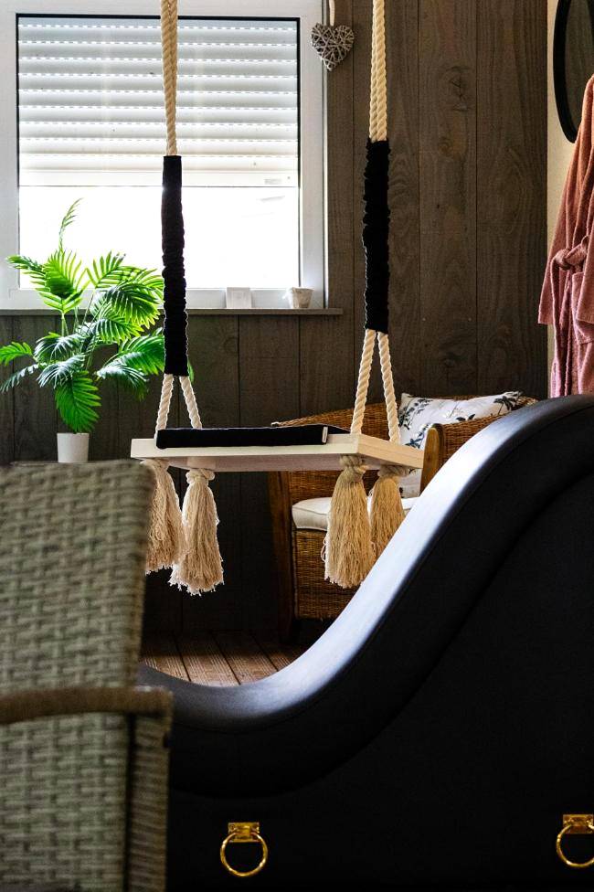 Balançoire érotique et fauteuil tantrique - Charme & Sens Avec Jacuzzi intérieur