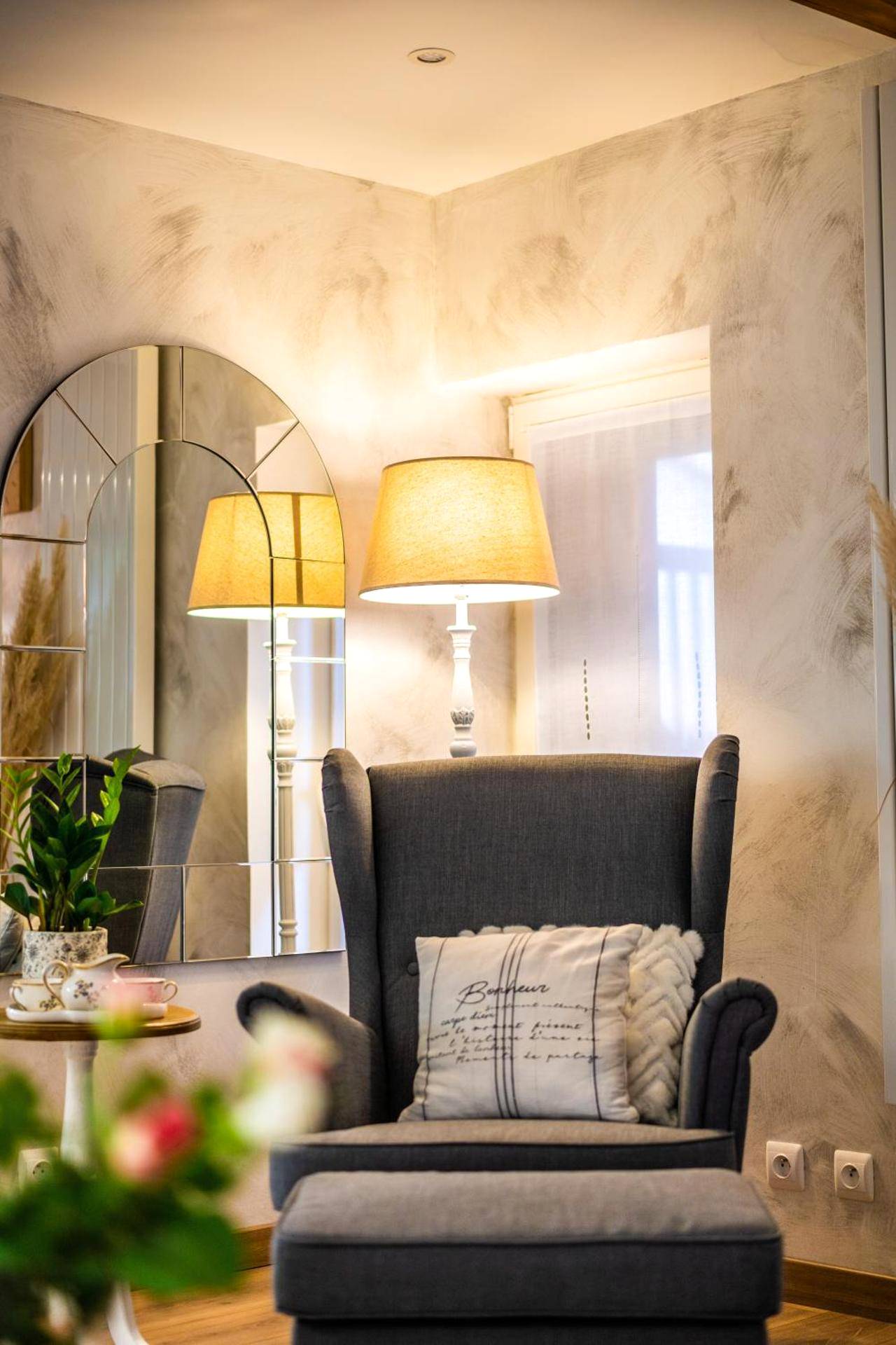 Photo du logement - Les Charmes du Lac Gite Romantique avec jacuzzi privatif - Beaumont