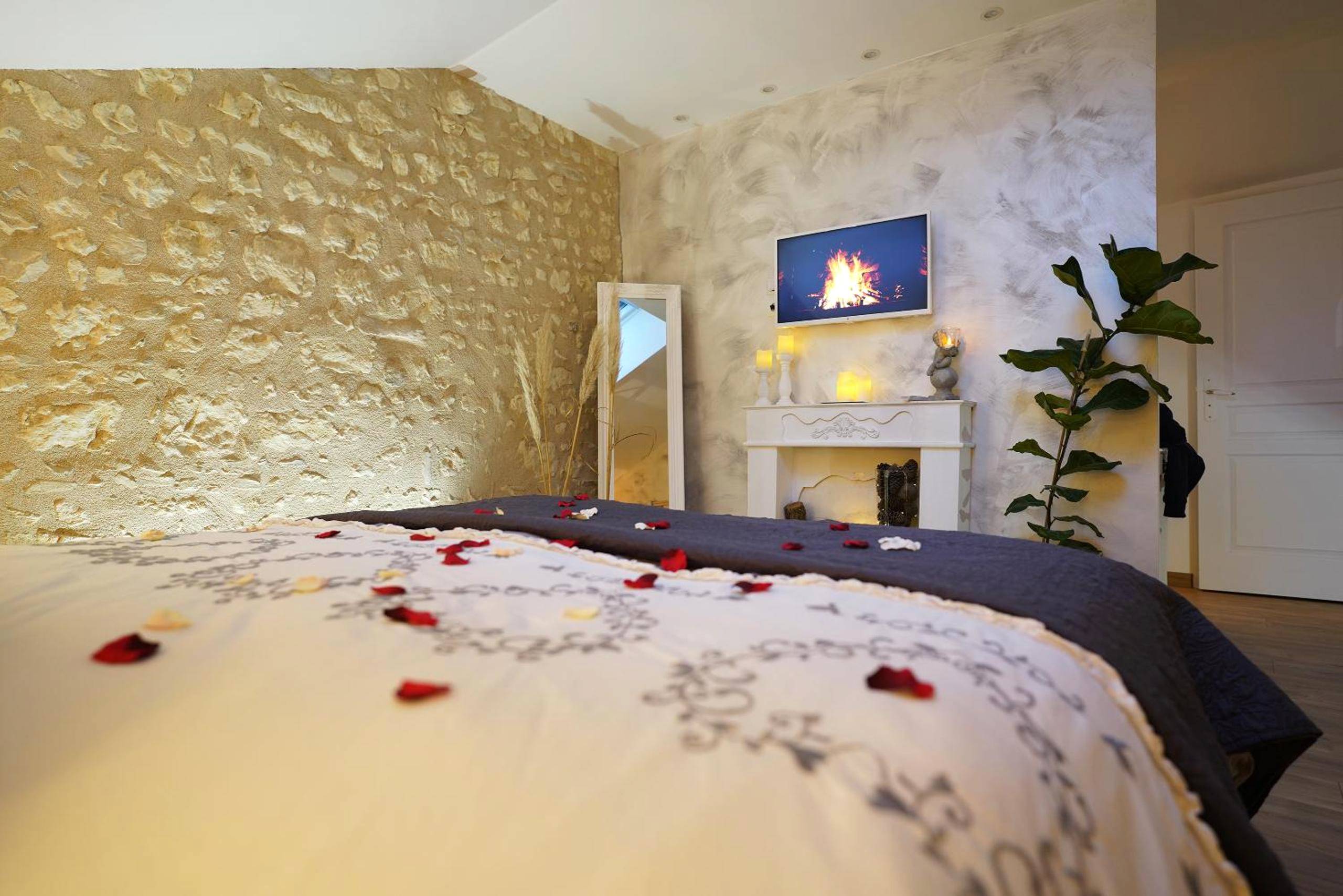 Photo du logement - Les Charmes du Lac Gite Romantique avec jacuzzi privatif - Beaumont