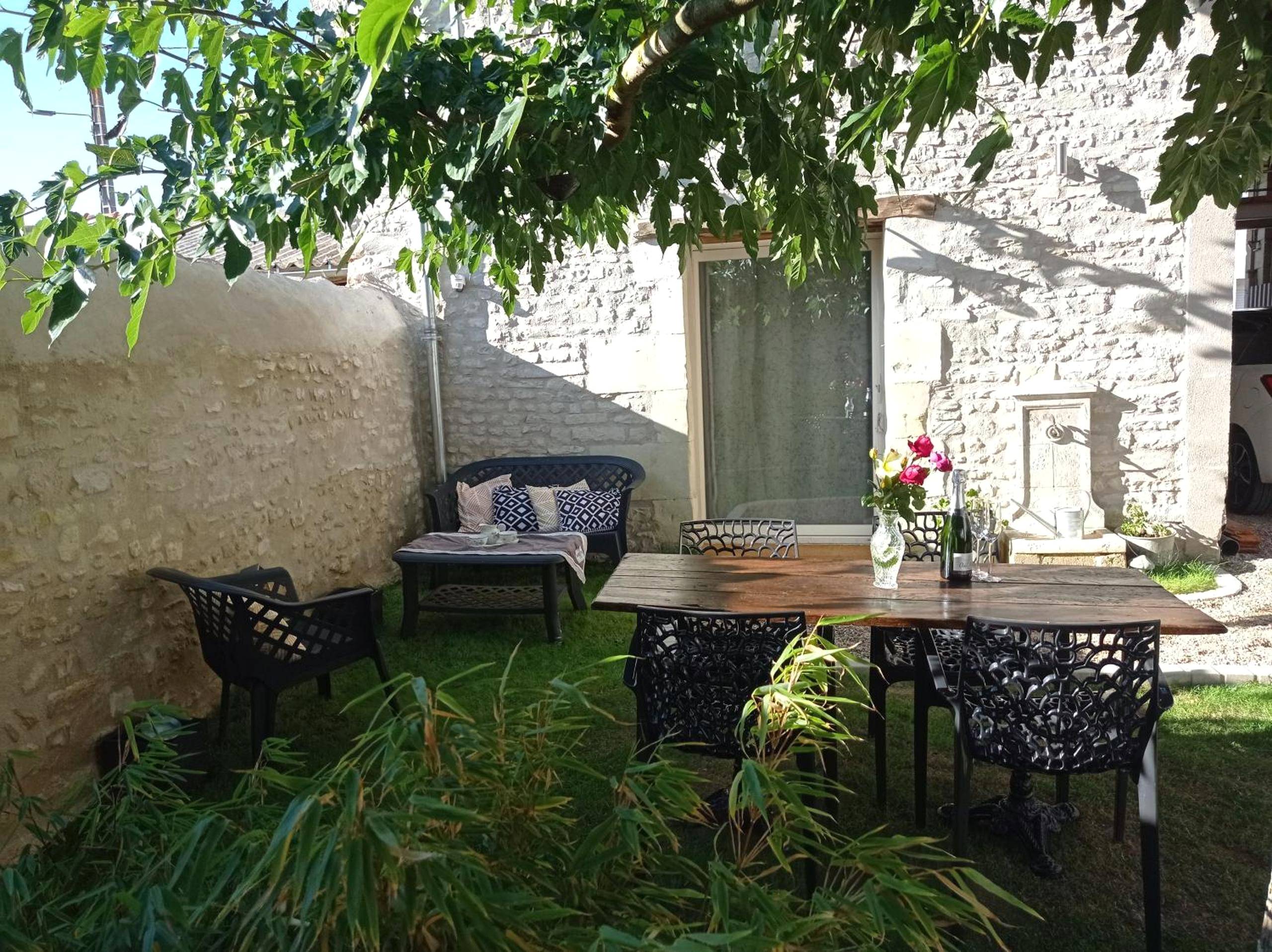 Photo du logement - Les Charmes du Lac Gite Romantique avec jacuzzi privatif - Beaumont