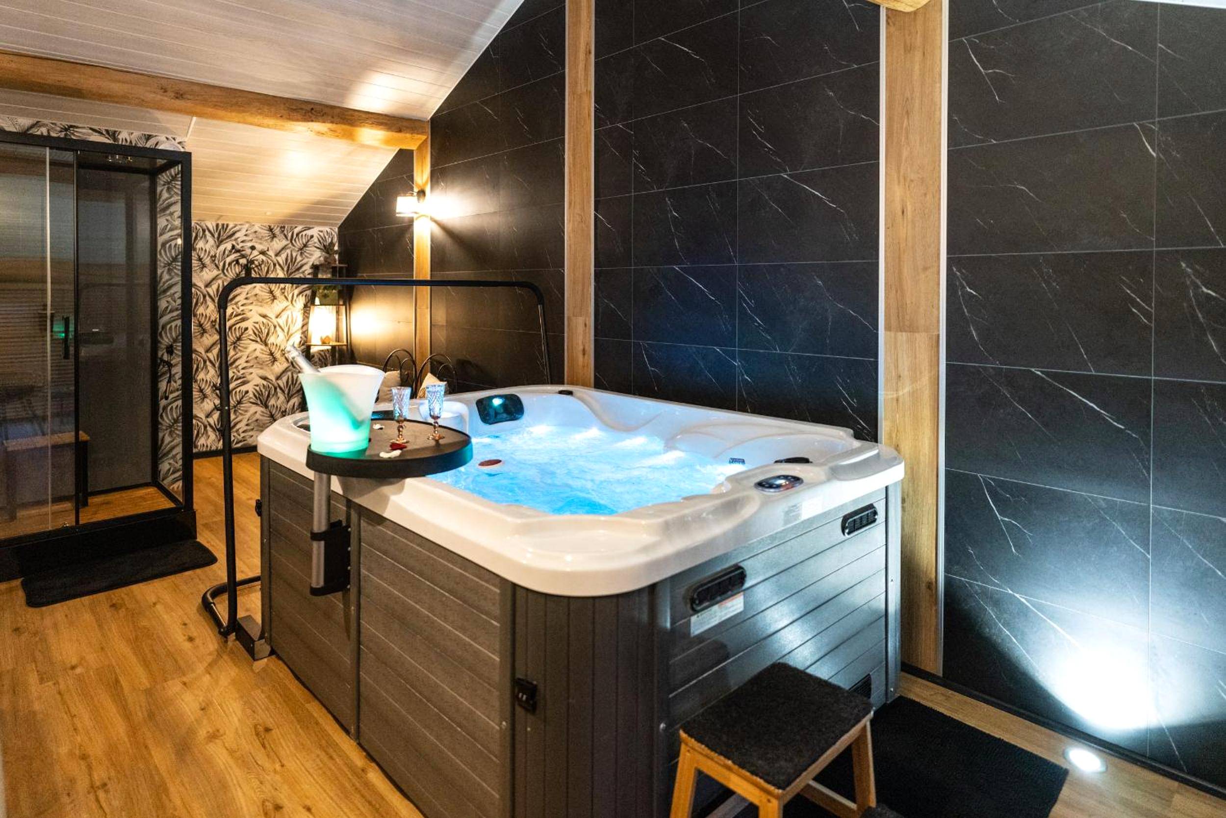 Photo du logement - Les Charmes du Lac Gite Romantique avec jacuzzi privatif