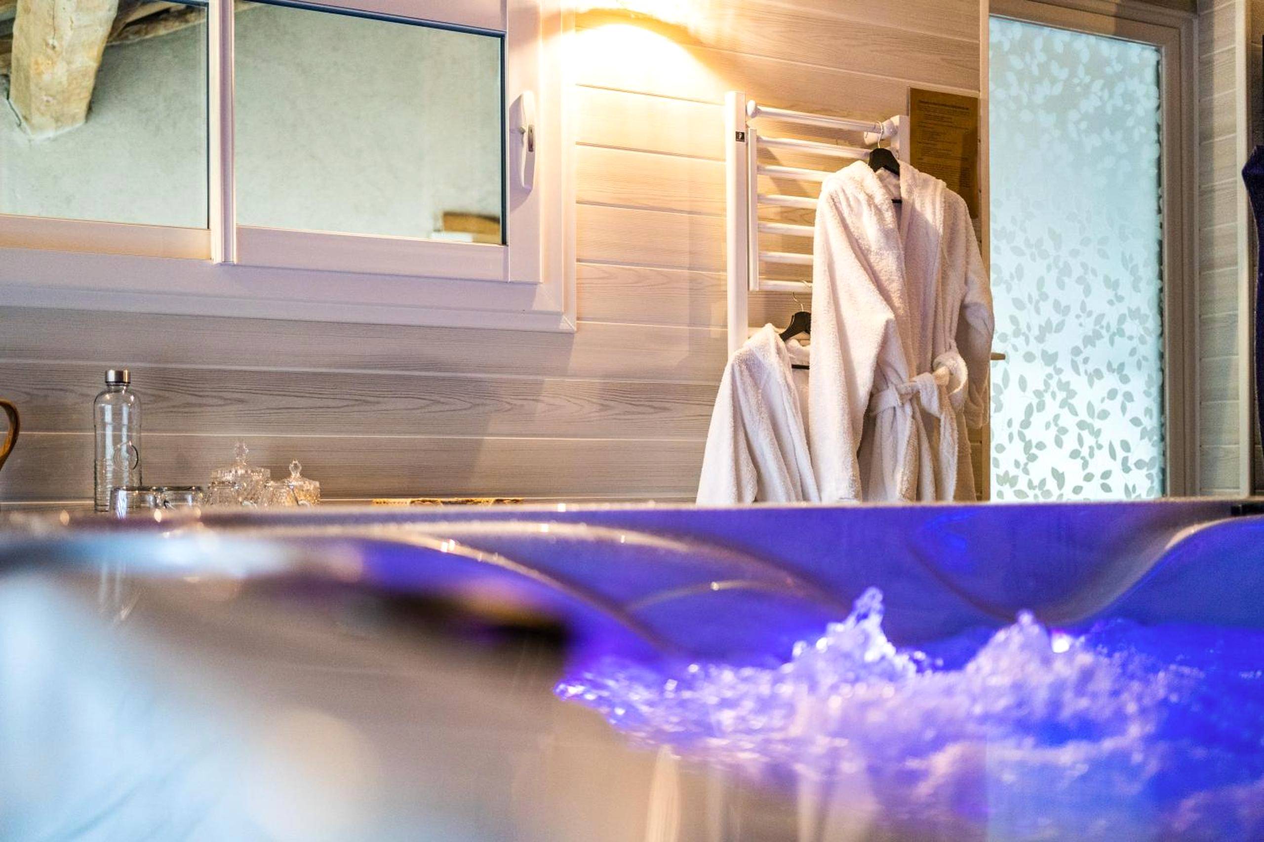 Photo du logement - Les Charmes du Lac Gite Romantique avec jacuzzi privatif