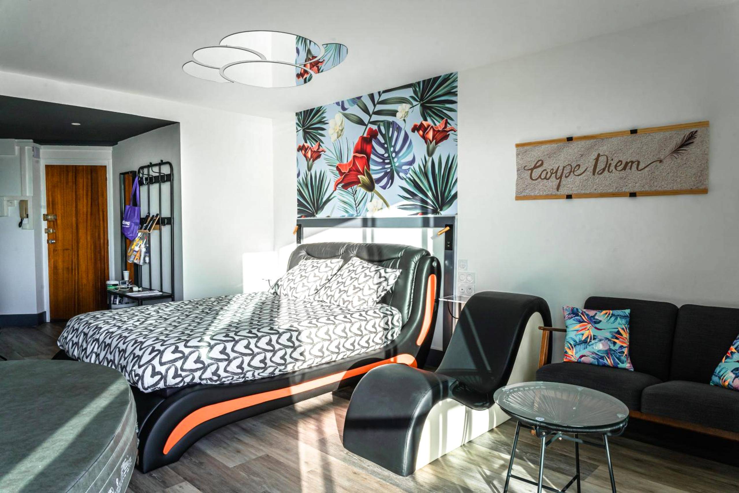 Lit double design et fauteuil tantrique - Au Charm'Sablais